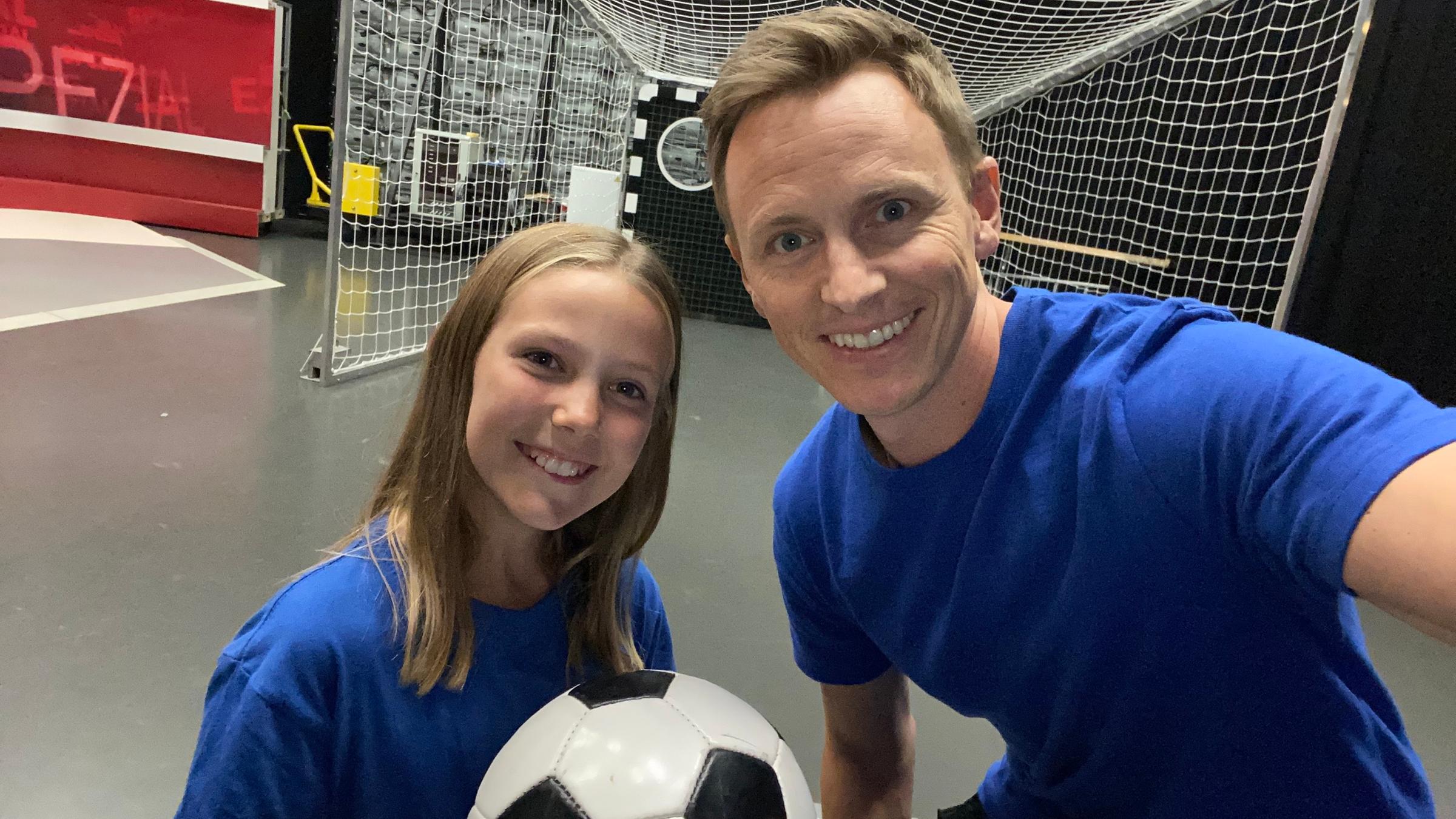 Selfie mit kinderreporterin Dahlia und Jochen Breyer