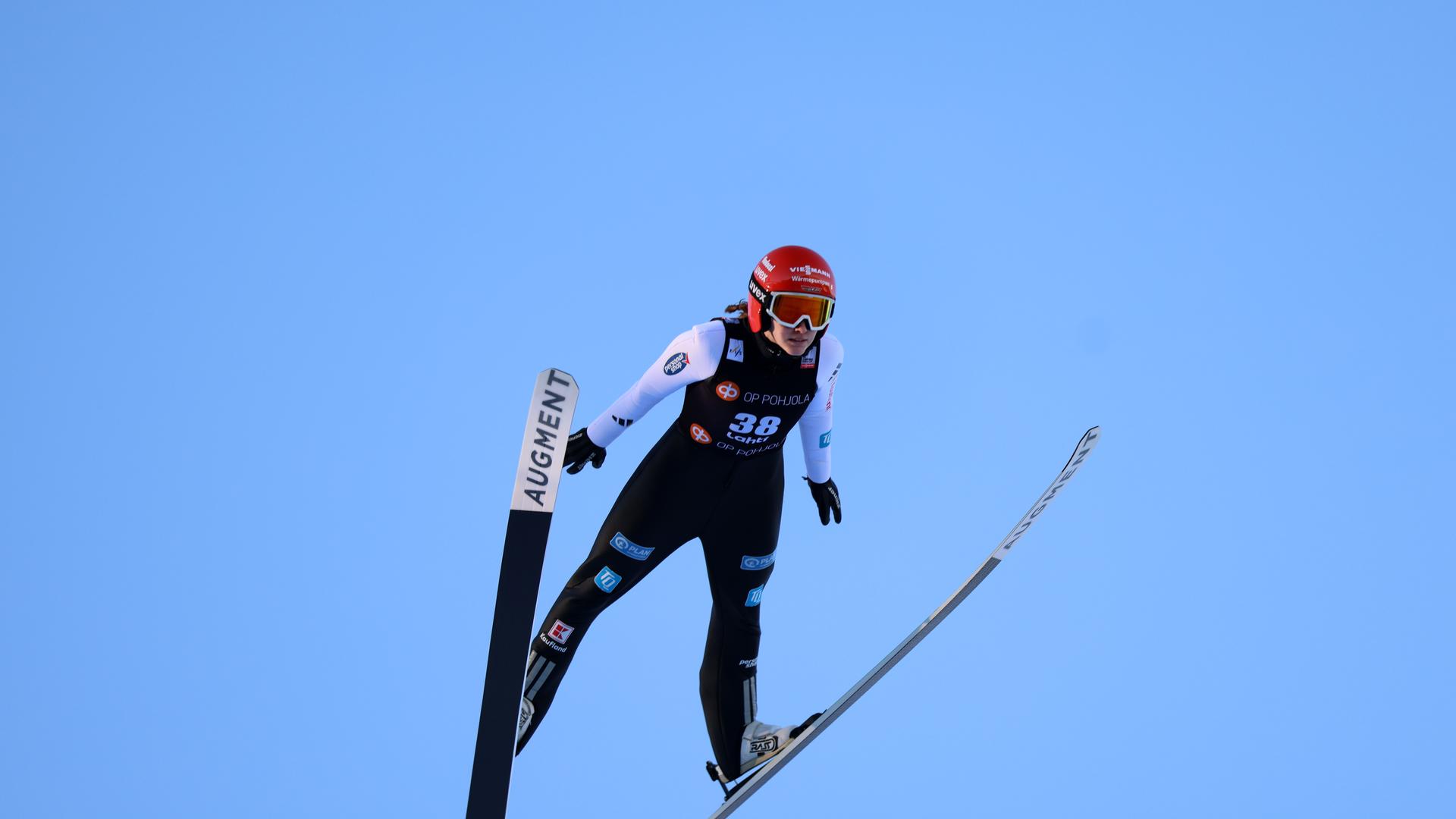 Skispringerin Selina Freitag beim Weltcup in Lahti