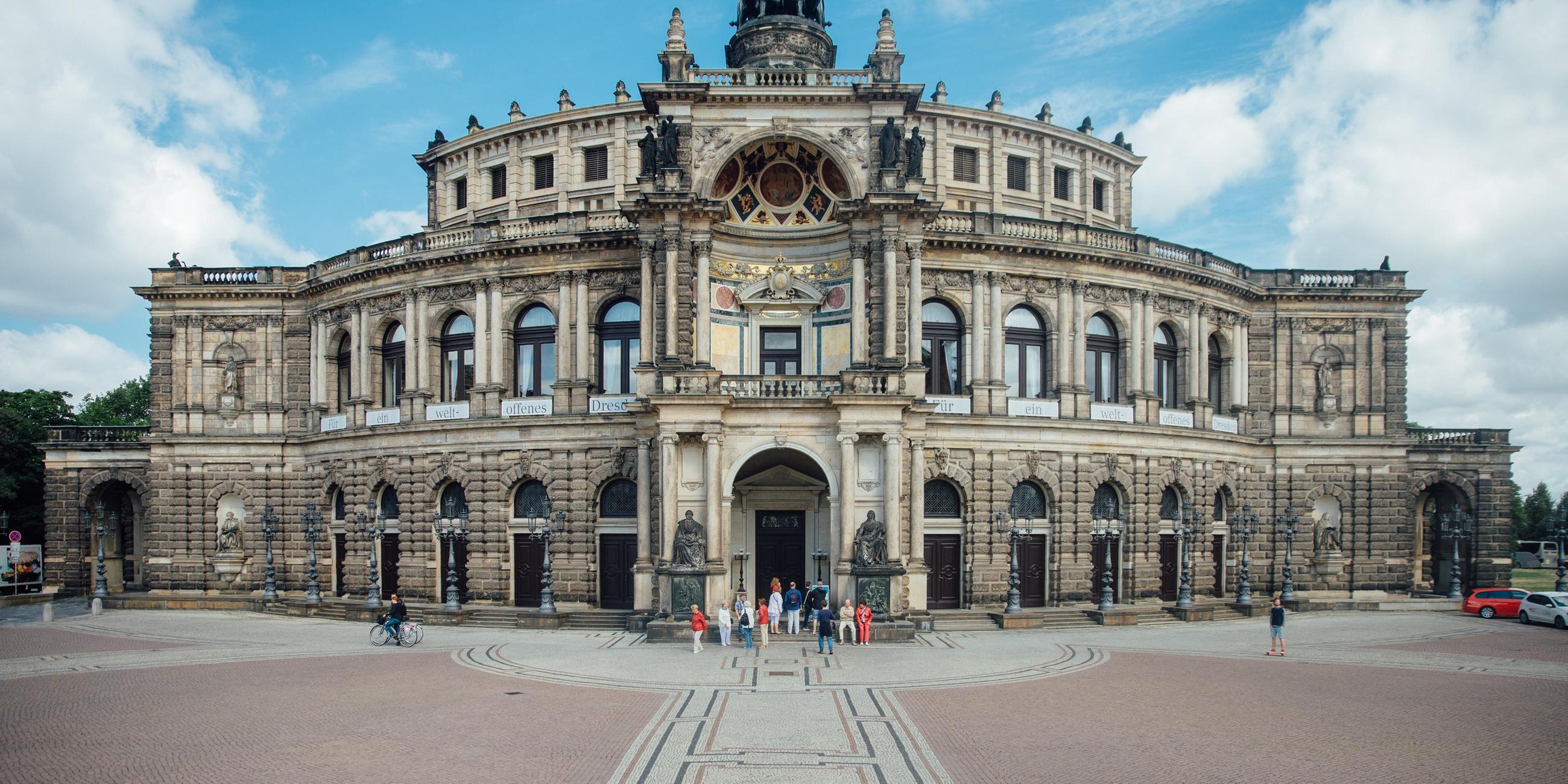 Blick auf die Semperoper Dresden
