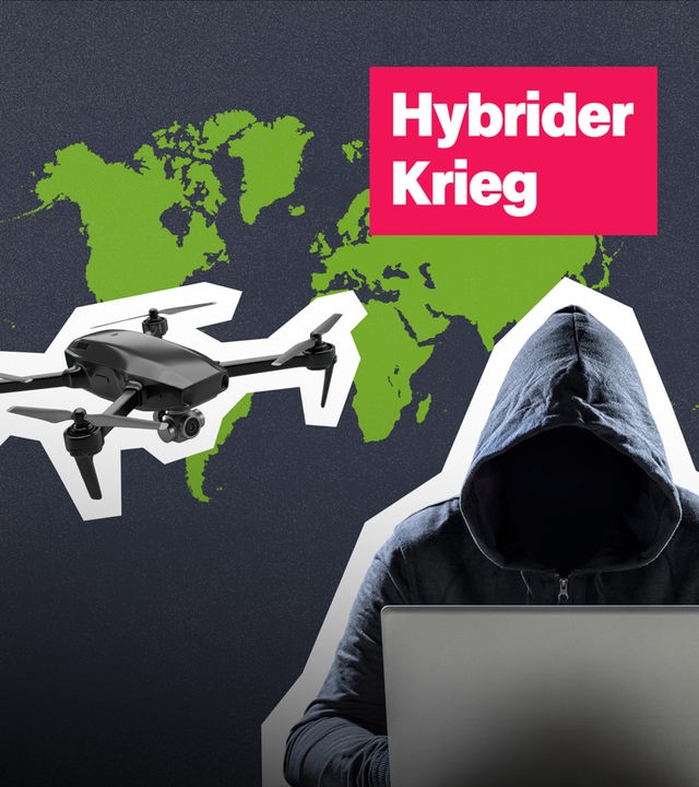 Collage: Eine Weltkarte im Hintergrund, links eine Drohne, rechts eine Person mit schwarzem Hoodie an einem Laptop. Mittig der Text: "Hybrider Krieg"