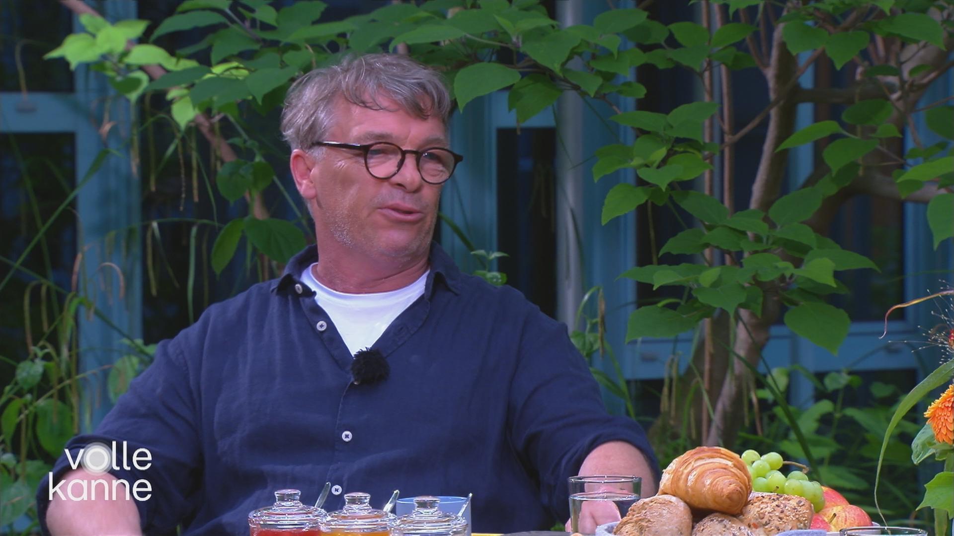 André Eisermann am "Volle Kanne"-Frühstückstisch