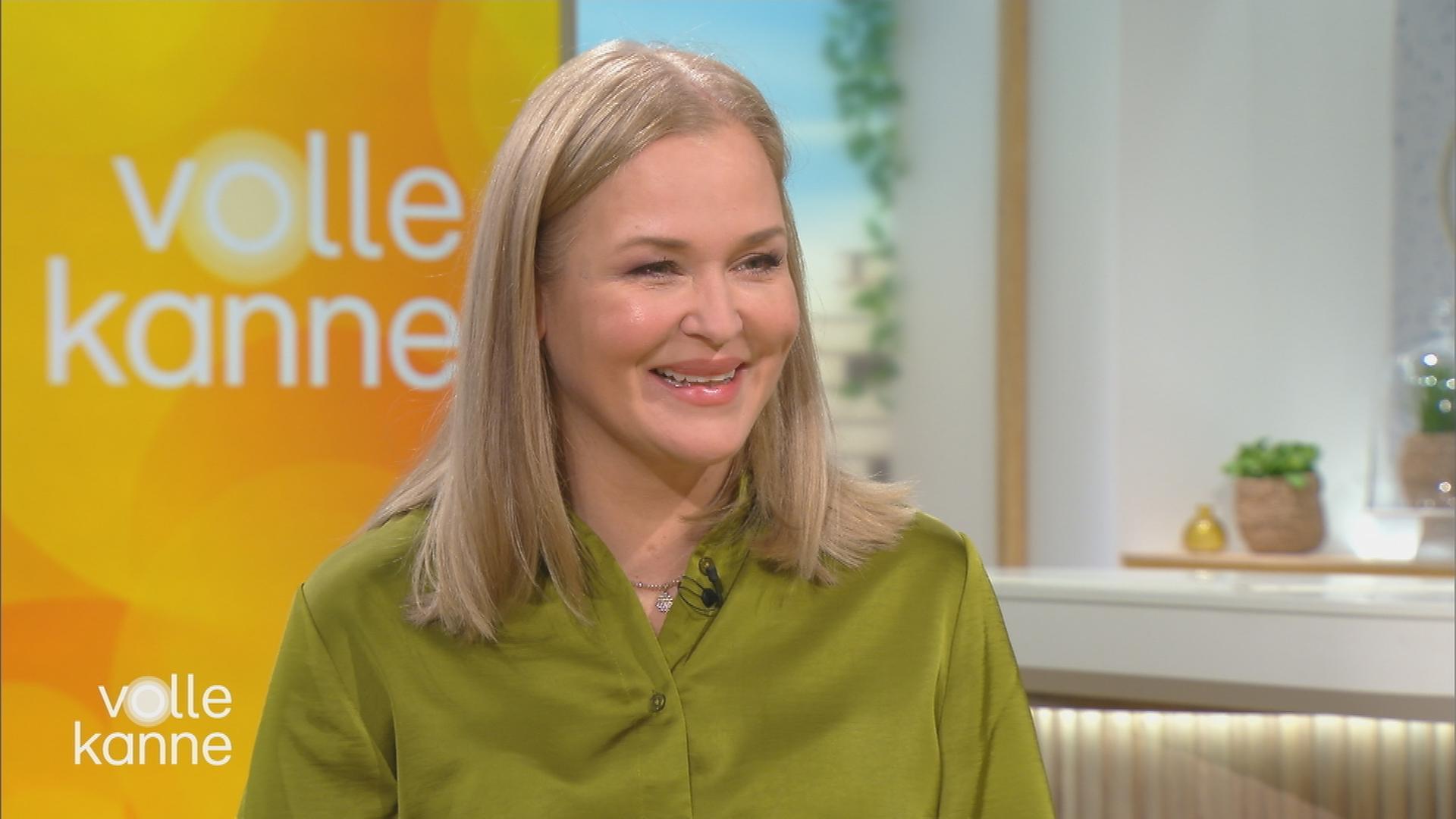 Judith Hoersch am "Volle Kanne"-Frühstückstisch