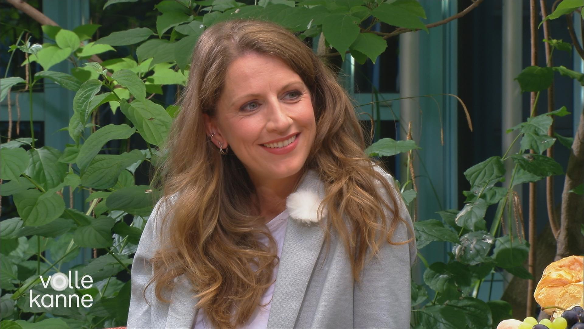 Prof. Dr. Stefanie Arndt am "Volle Kanne"-Frühstückstisch