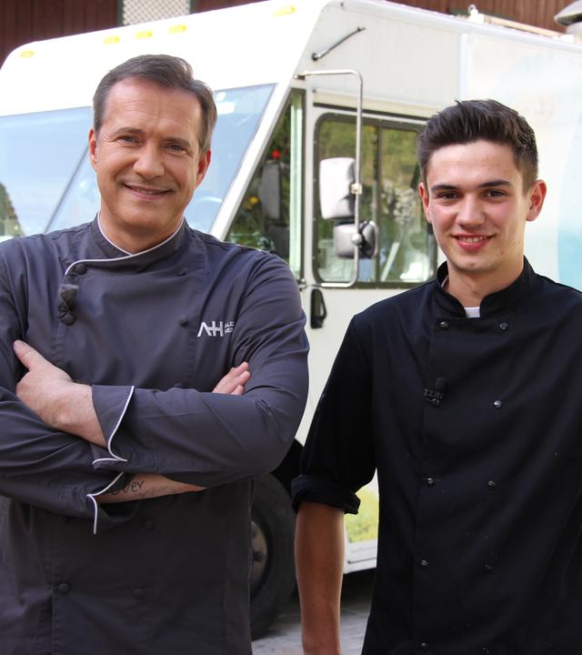Sternekoch Alexander Herrmann mit seinem Herausforderer Hannes Heim