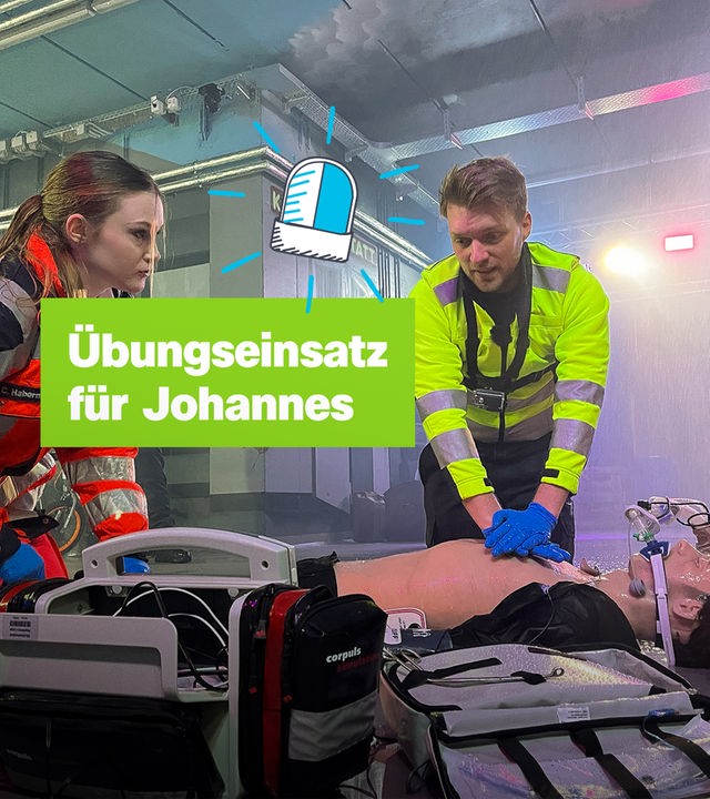 Reporter Johannes nimmt an einem Übungseinsatz für Notfallsanitäter als Ersthelfer teil.