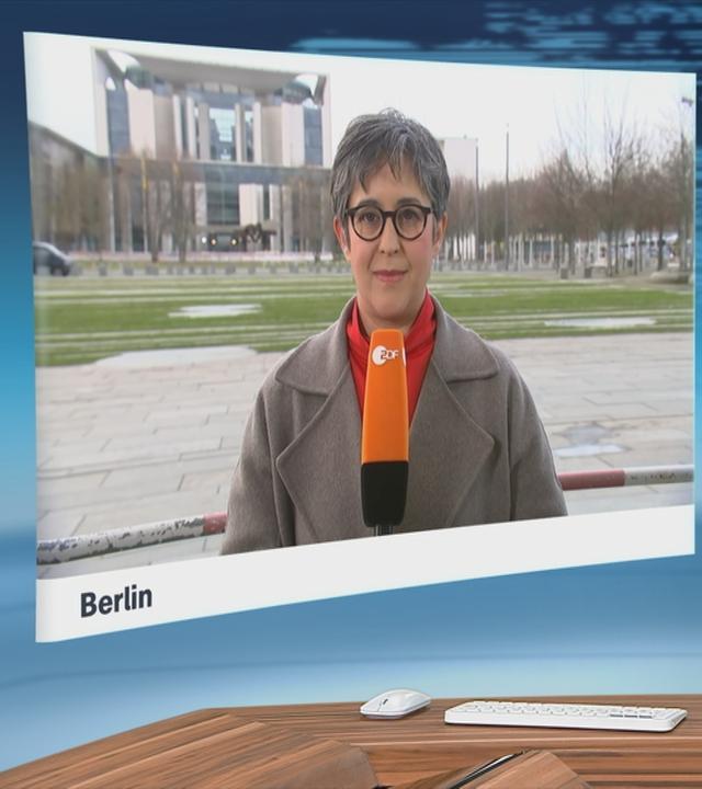 Shakuntala Banerjee berichtet aus Berlin ins ZDF-Studio.  