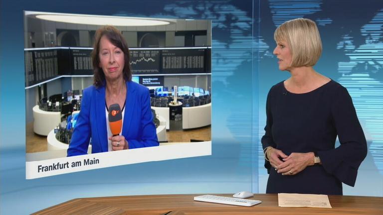 Moderatorin im Schaltgespräch mit ZDF-Wirtschaftsexpertin Stephanie Barrett