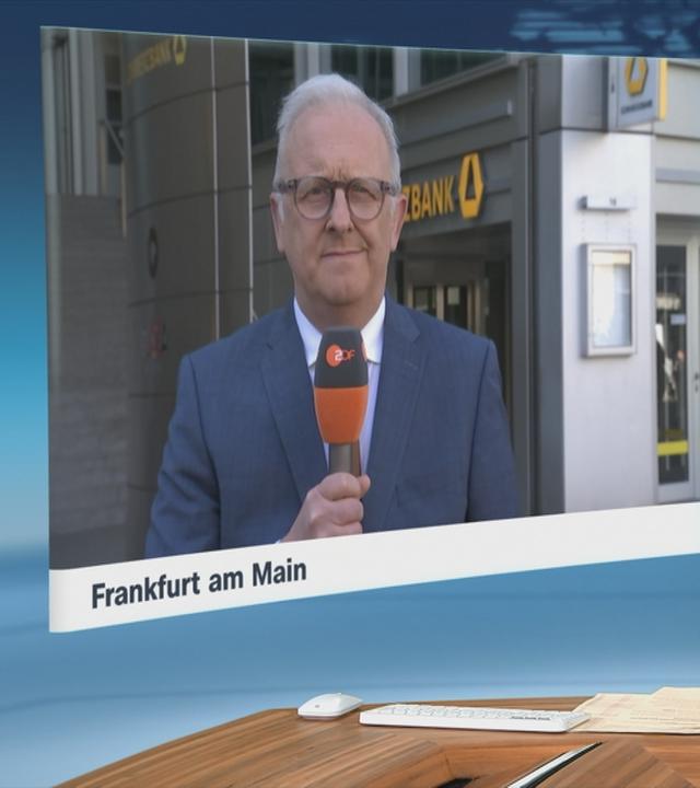 Frank Bethmann im Anzug mit ZDF-Mikrofon