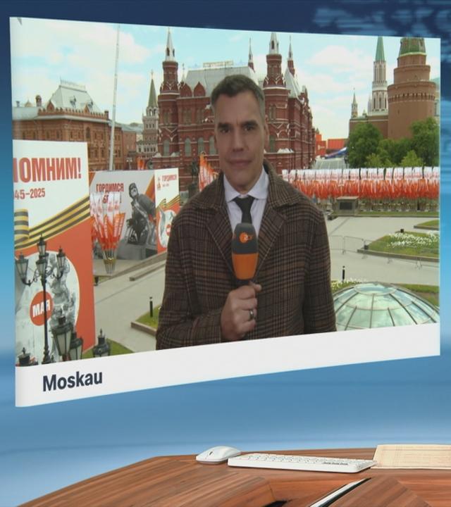 ZDF-Korrespondent Armin Coerper berichtet aus Moskau ins ZDFheute-Studio.