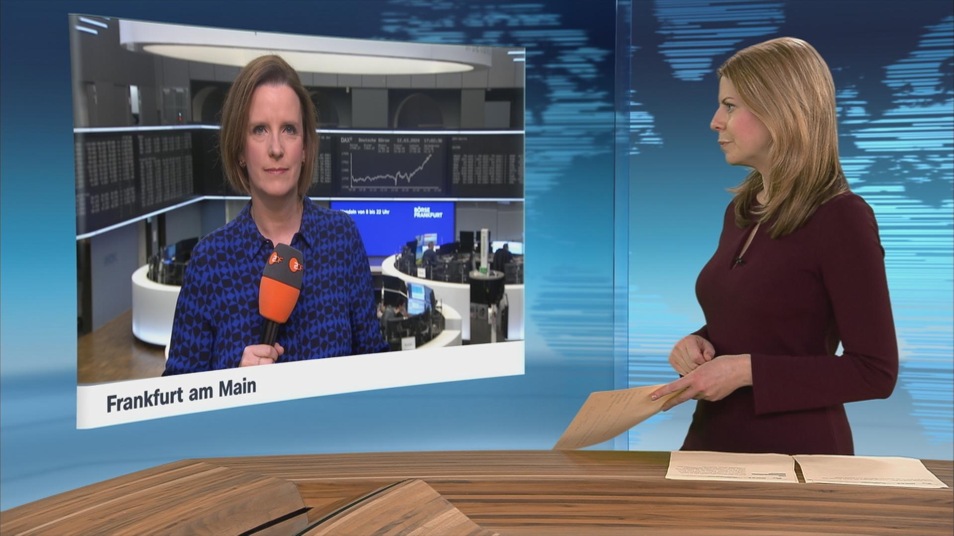 ZDF-Korrespondentin Valerie Haller zugeschaltet von der Frankfurter Börse im Gespräch mit Moderatorin Sara Bildau im Studio.