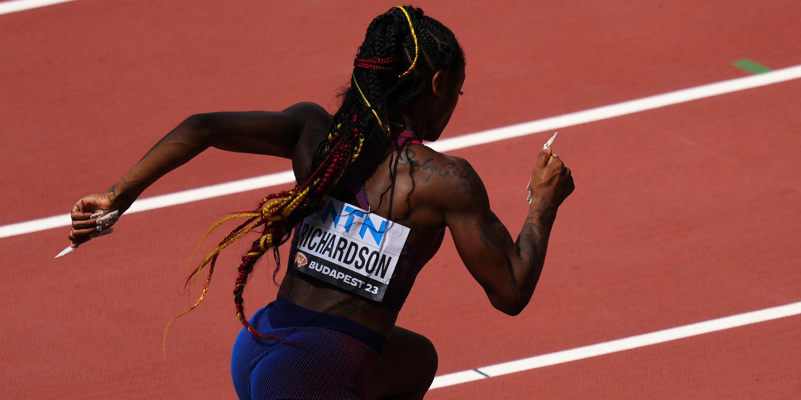Sha'carri Richardson aus den USA in Aktion während Leichtathletik-Weltmeisterschaft in Budapest am 23.08.2023.