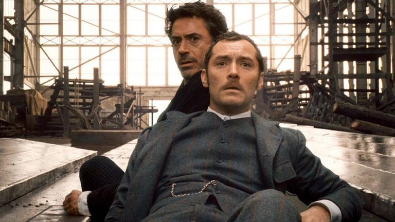 Trotz all ihrer Erfahrung, Sherlock Holmes (Robert Downey jr., l.) und Dr. Watson (Jude Law, r.) erleben noch immer Überraschungen.