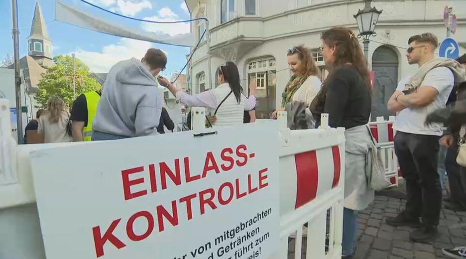 Einlasskontrolle bei Volksfest