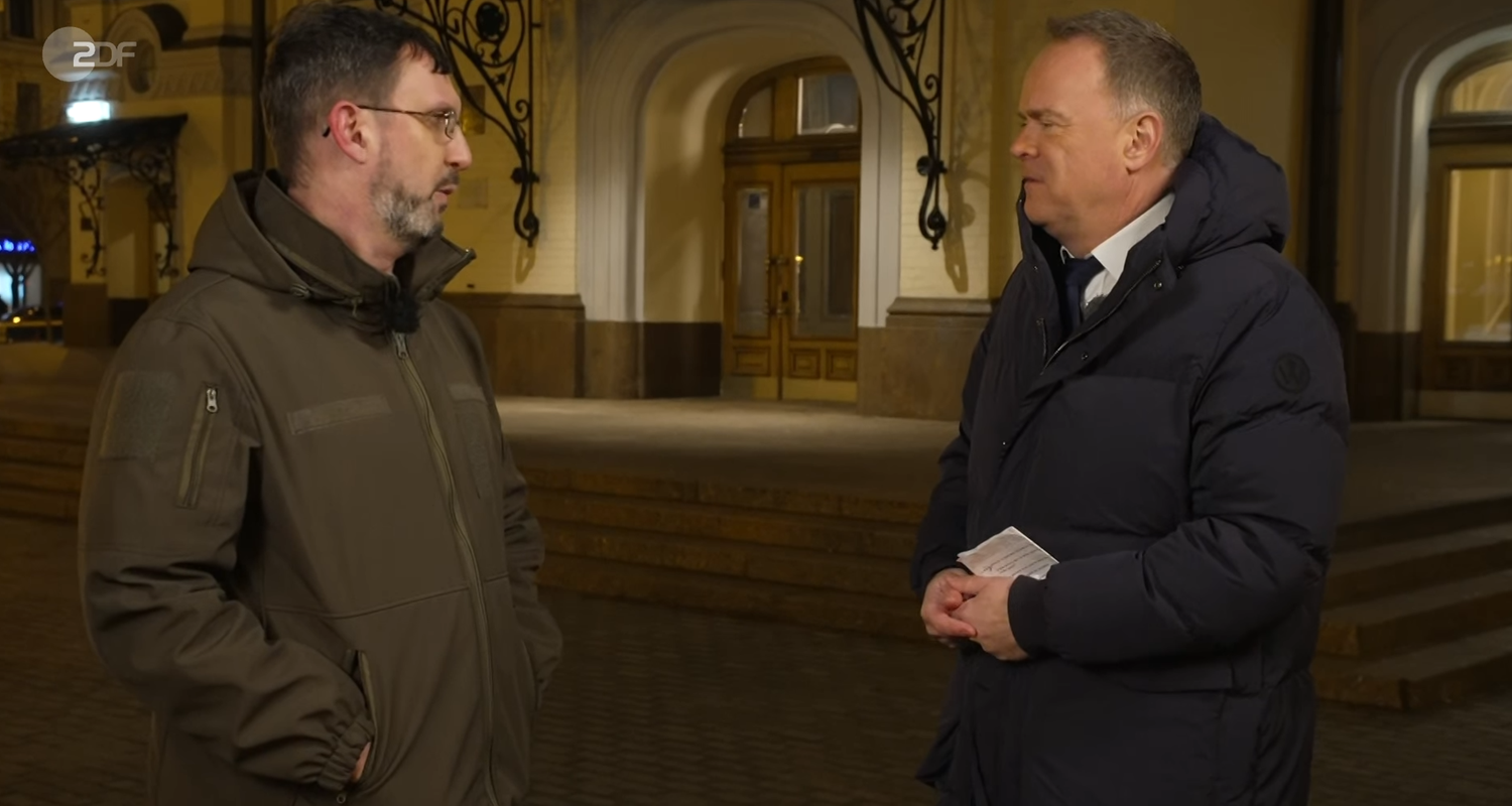 23.02.24, Kiew: Christian Siever spricht mit Jewgen Jerin