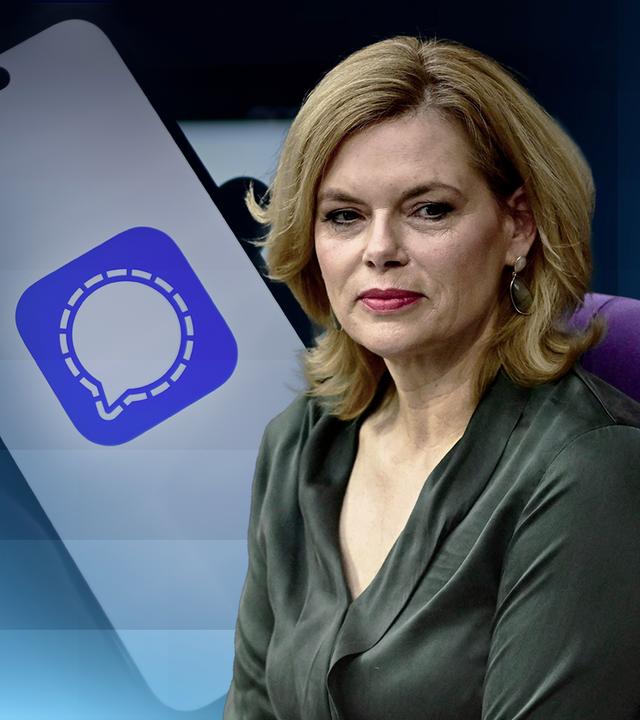 Bundestagspräsidentin Julia Klöckner und ein Handy auf dem die App "Signal" zu sehen ist