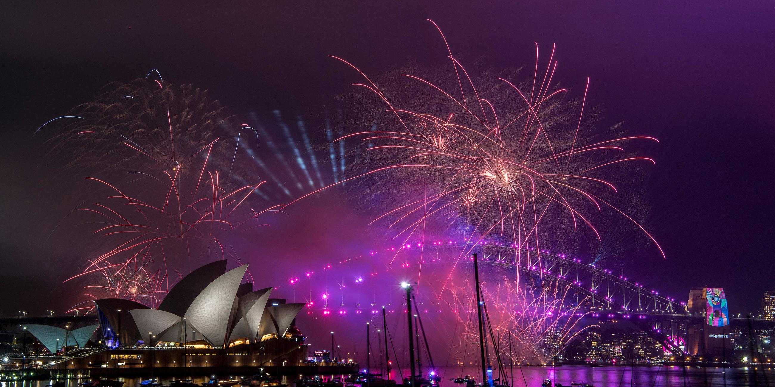 Feuerwerk über dem Hafen von Sydney