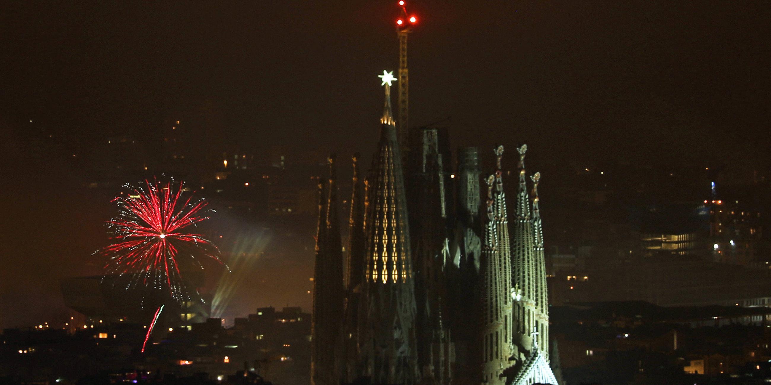 Feuerwerk mit Blick auf die Sagrada Família