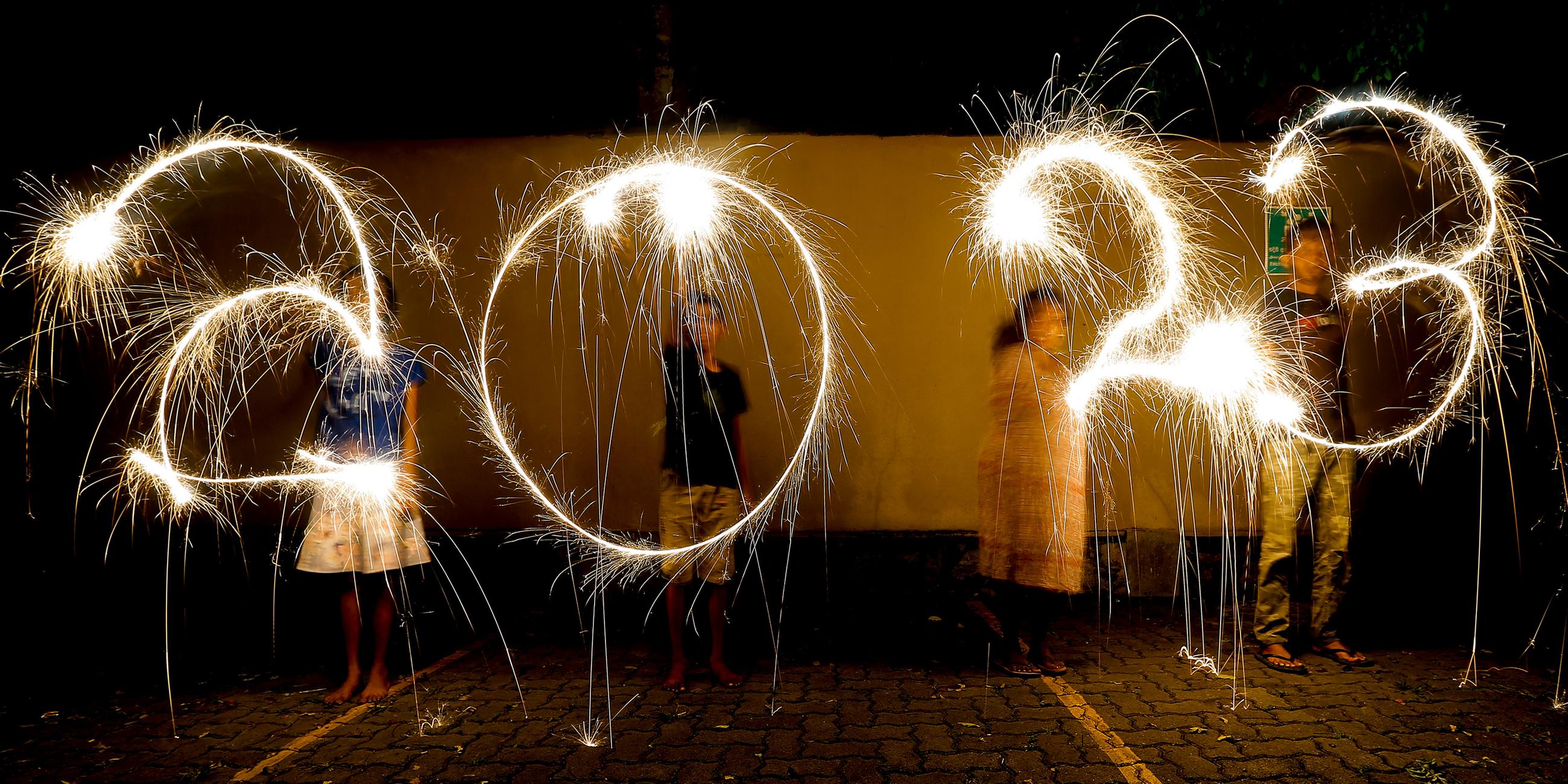 In Colombo, Sri Lanka, wird das Neue Jahr mit Wunderkerzen begrüßt