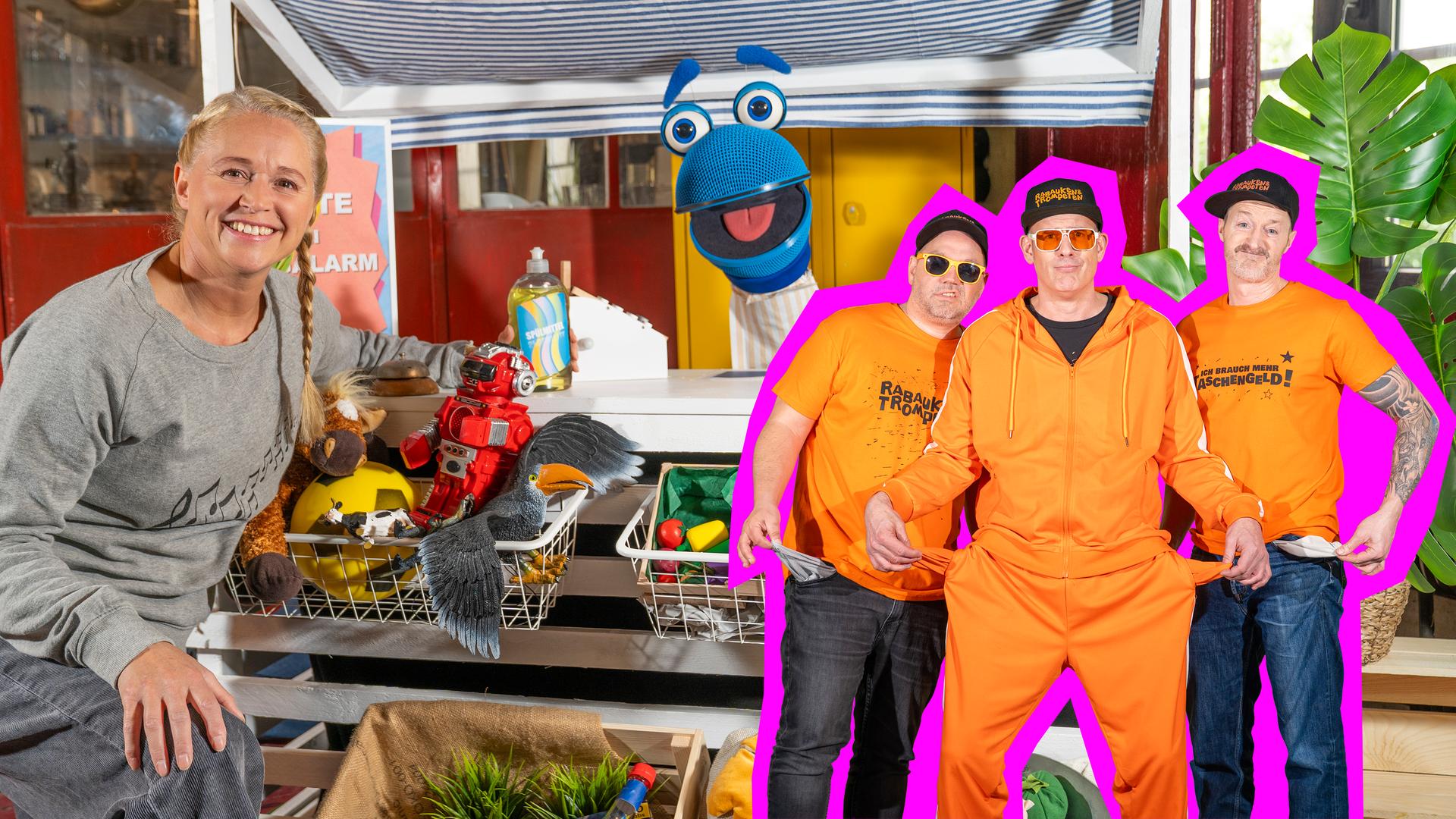 SingAlarm - Singdings Kiosk: SingDing schaut hinter einem Verkaufsstand hervor. Singa lehnt an dessen Tresen. In der rechten Bildhälfte stehen Rabauken und Trompeten und zeigen ihre leeren Hosentaschen.