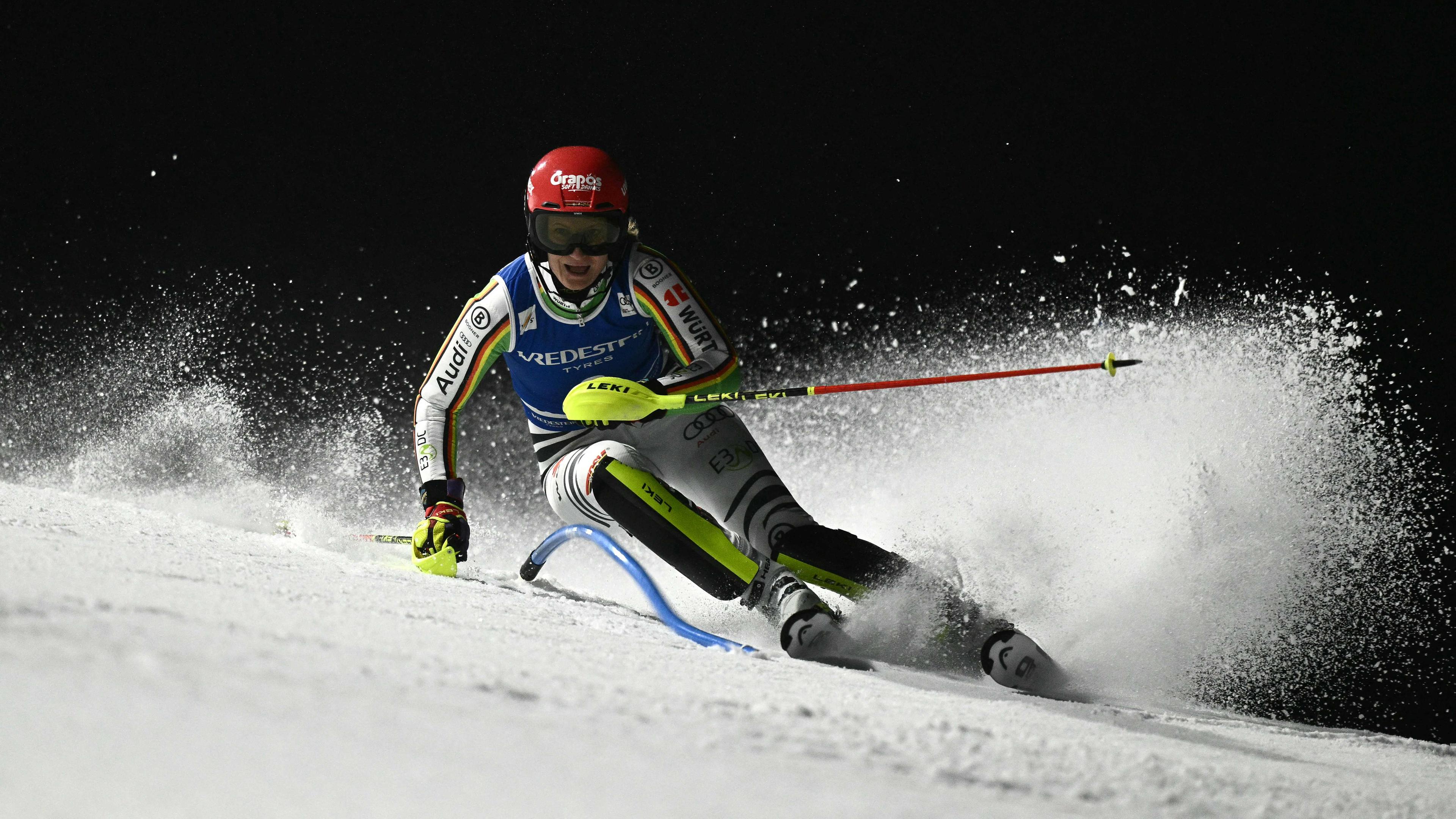 Skirennläuferin Lena Dürr beim Flutlicht-Slalom in Courchevel/Frankreich