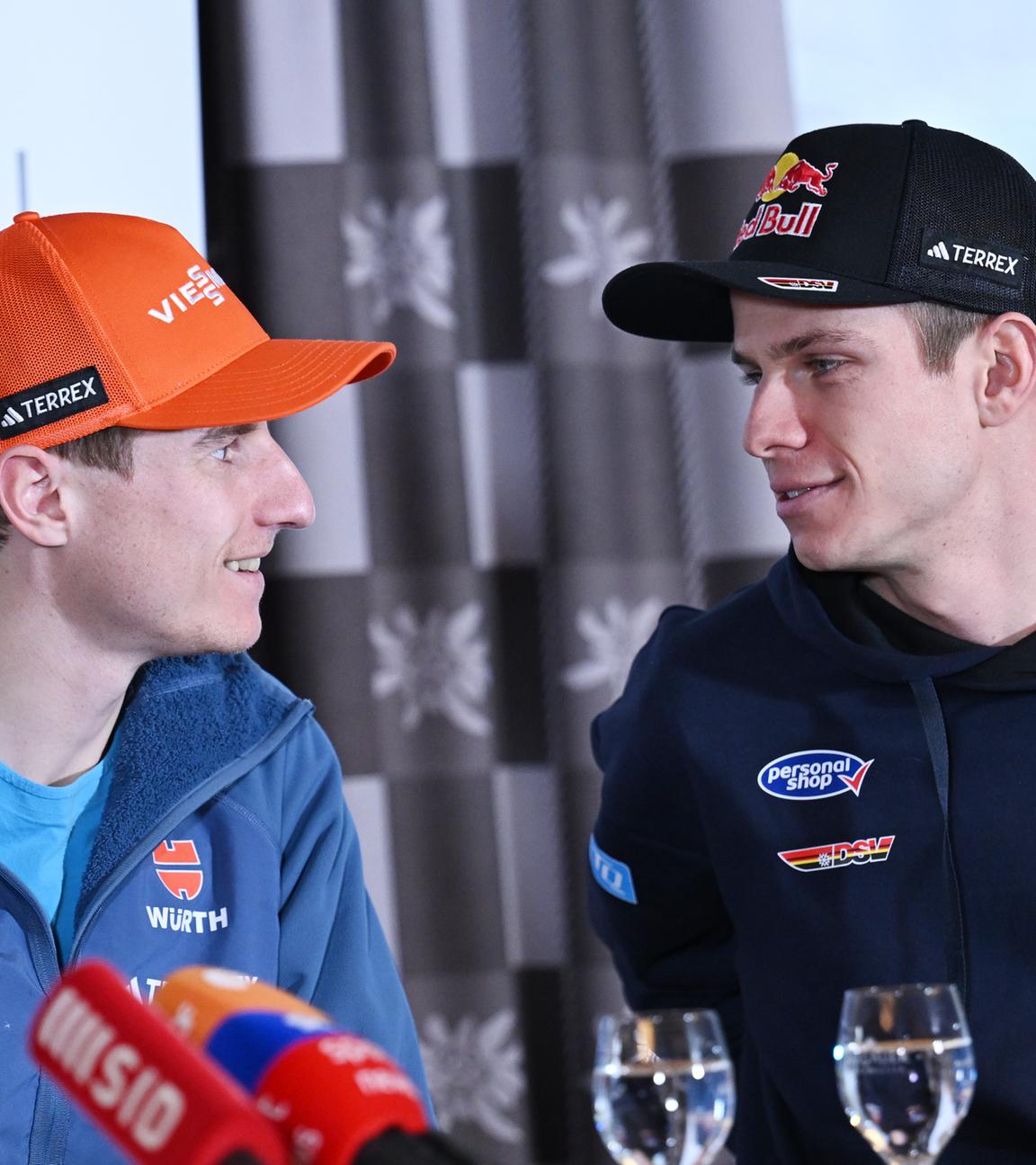 Skispringen: Karl Geiger (l.) und Andreas Wellinger.