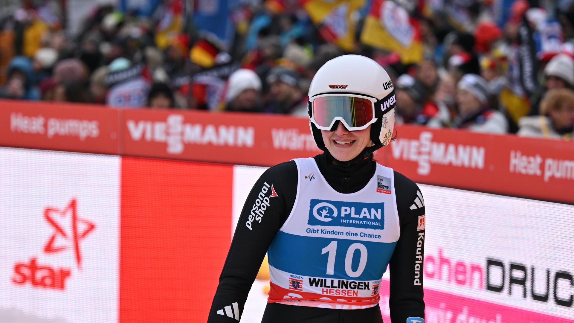 DSV-Skispringerin Anna Hollandt beim Weltcup in Willingen