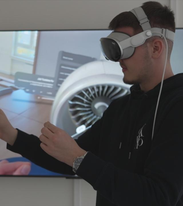 Hunge mit VR-Brille