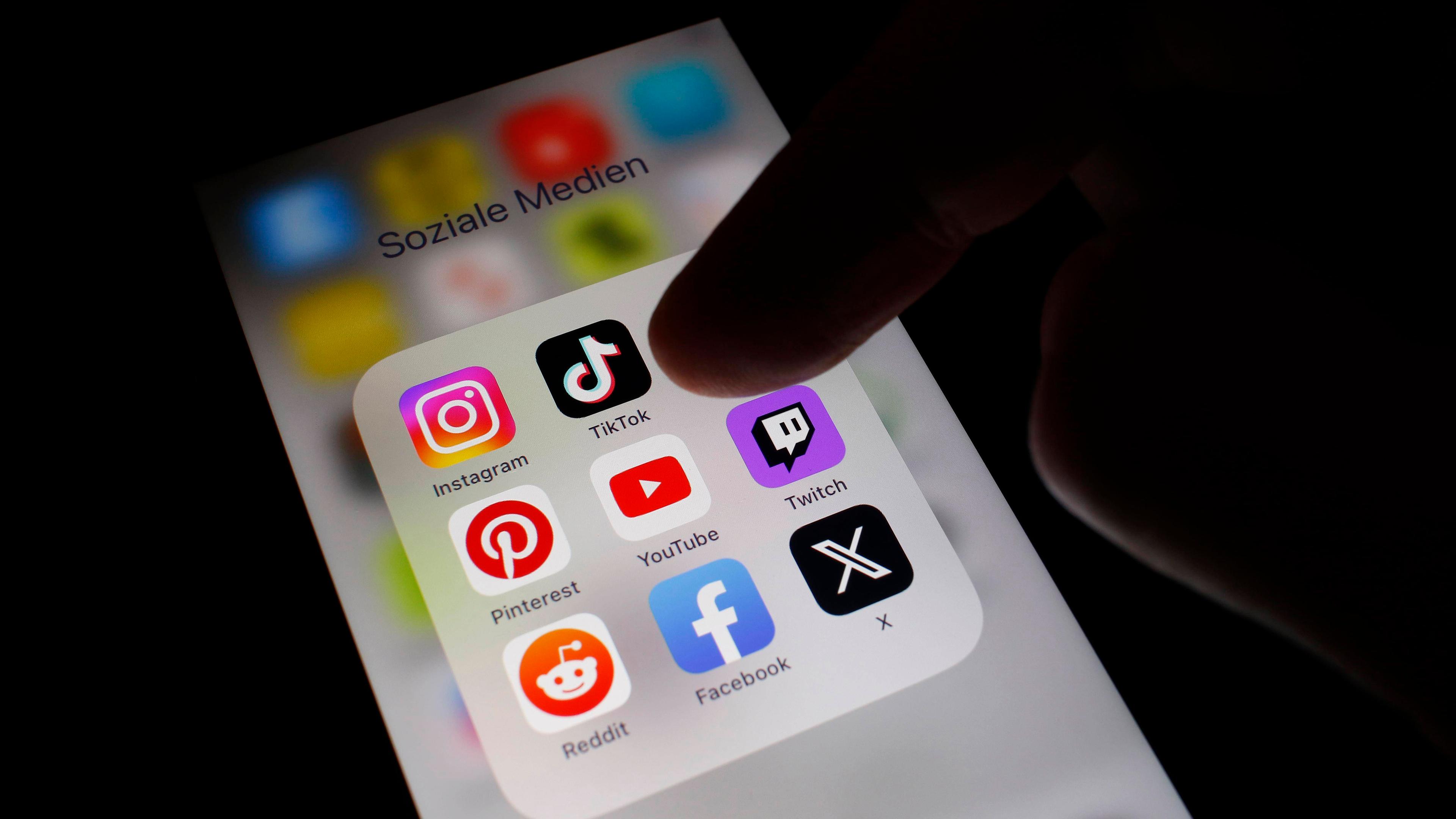 Plan der Regierung: Social Media in Australien erst ab 16? - ZDFheute