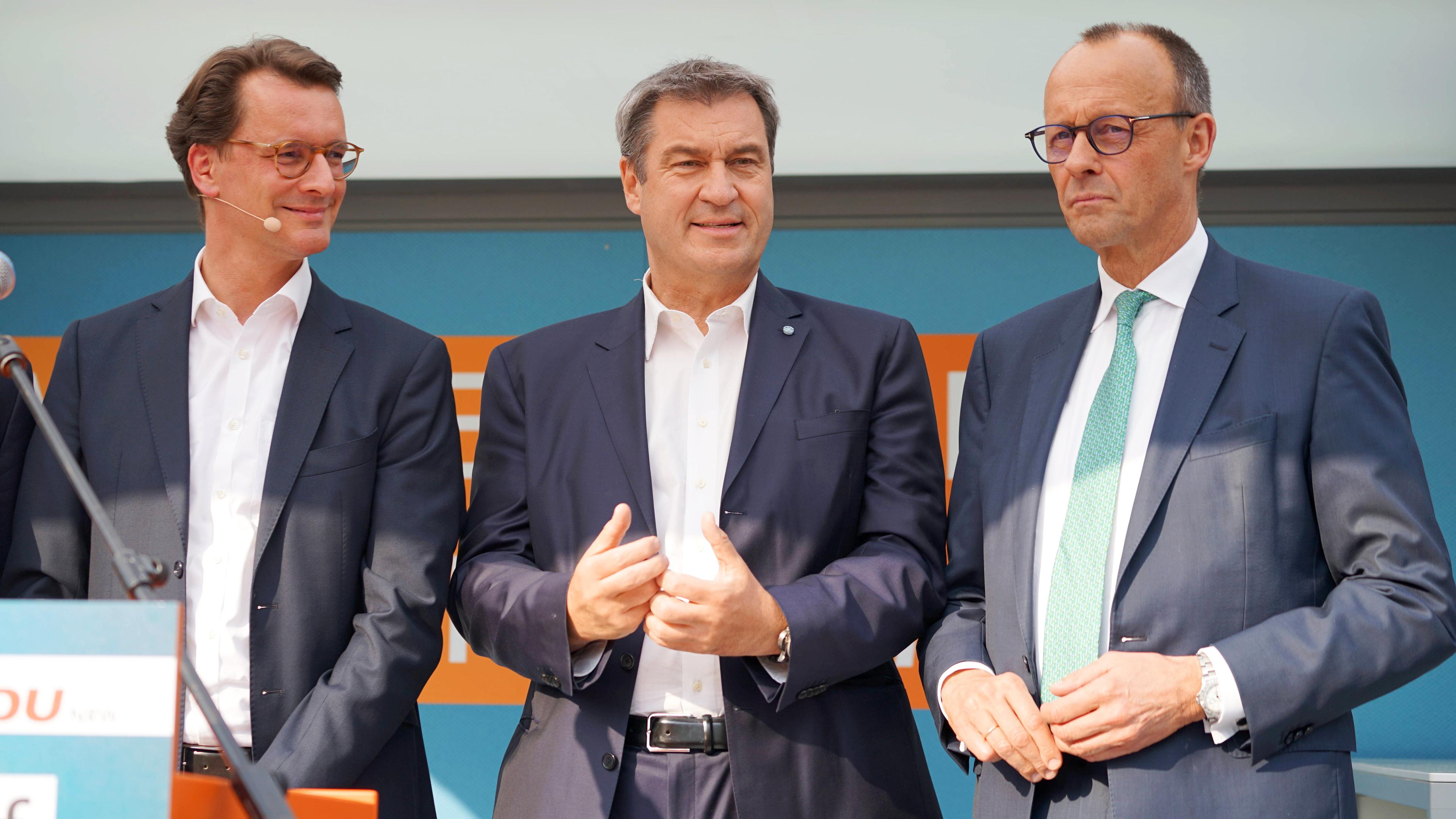 V.l.n.r: Hendrik Wüst, Markus Söder und Friedrich Merz, aufgenommen am 02.05.2022
