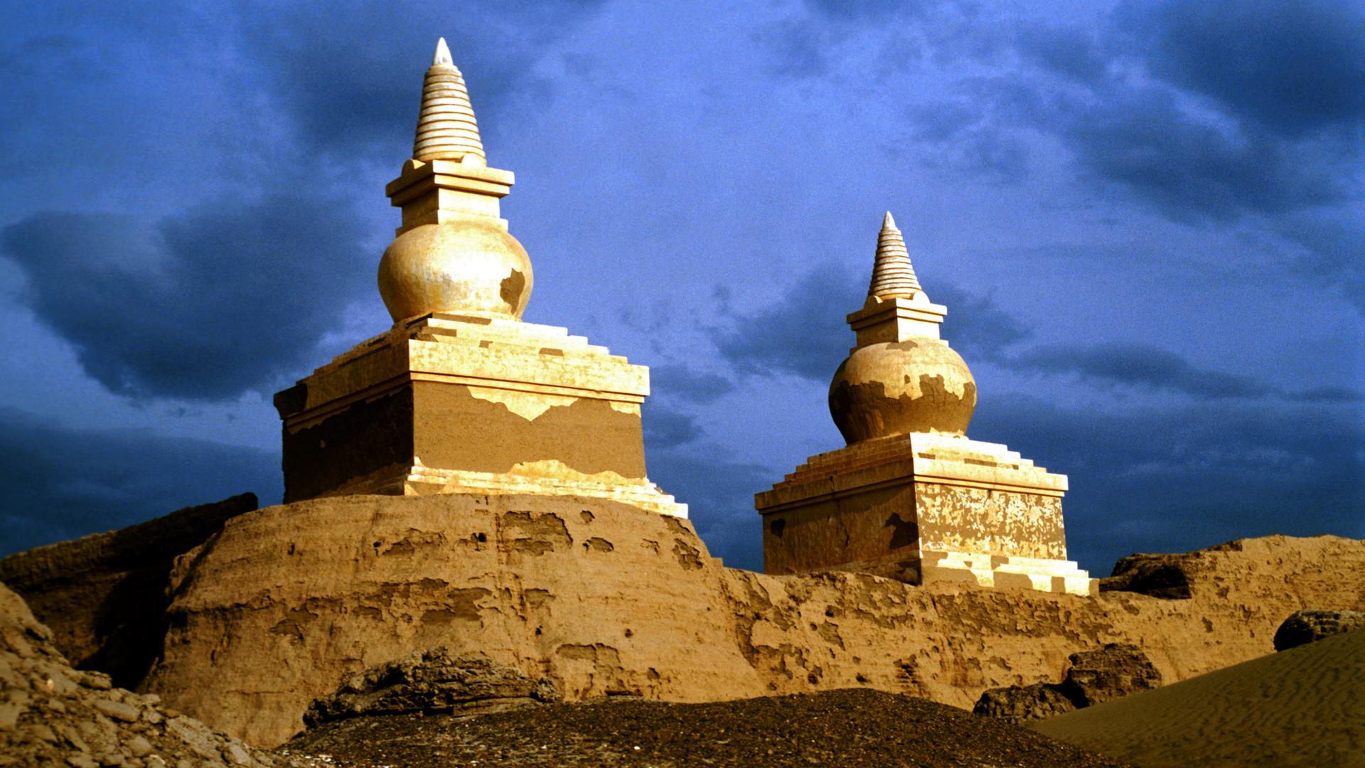 zwei tuerme im licht