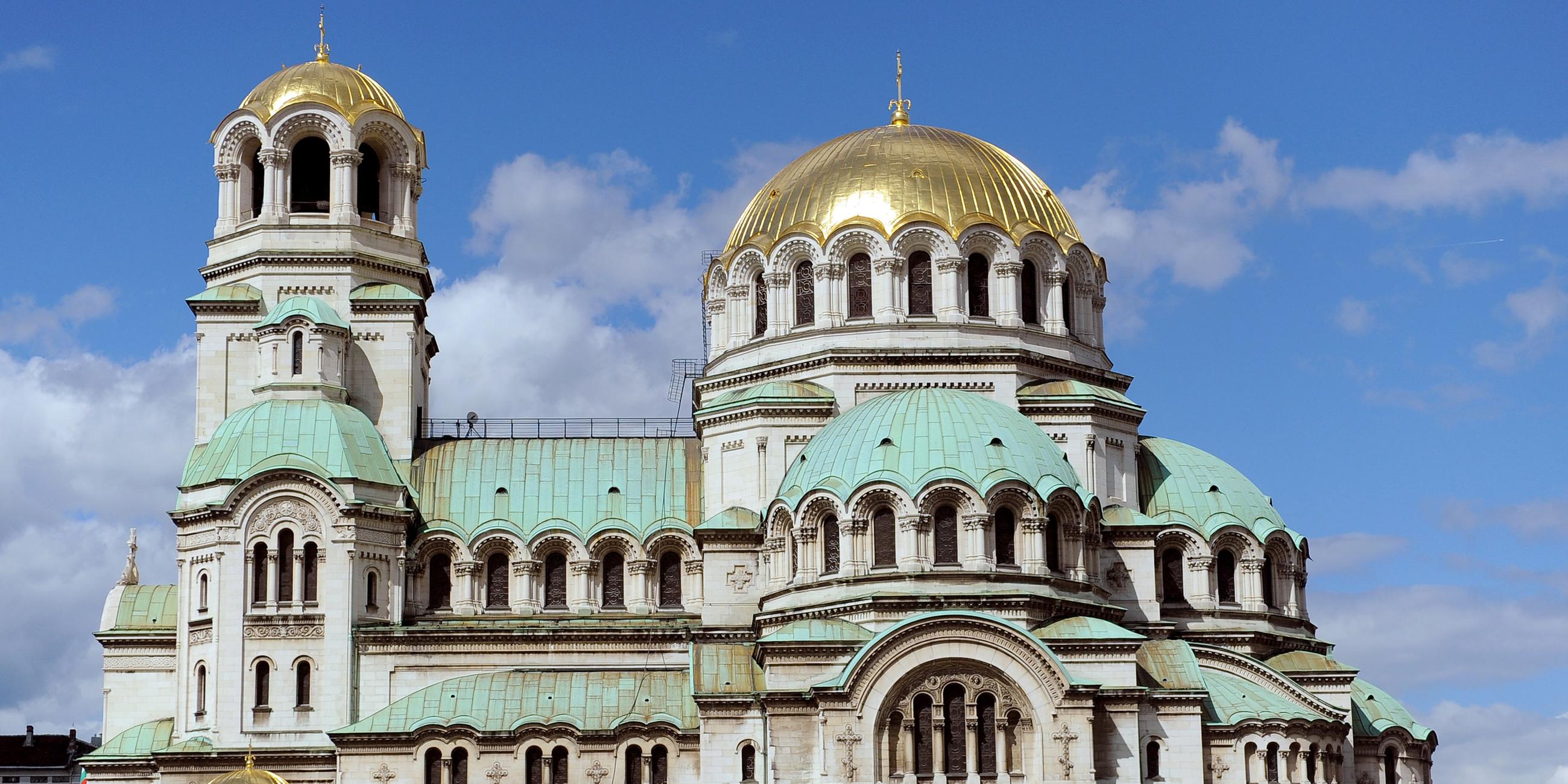 Die Alexander-Newski-Kathedrale steht in Sofia, der Hauptstadt von Bulgarien.