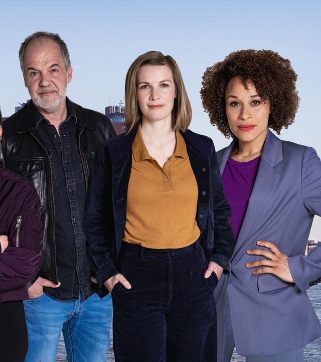 Das Team der SOKO Hamburg vor Hamburger Stadtkulisse
