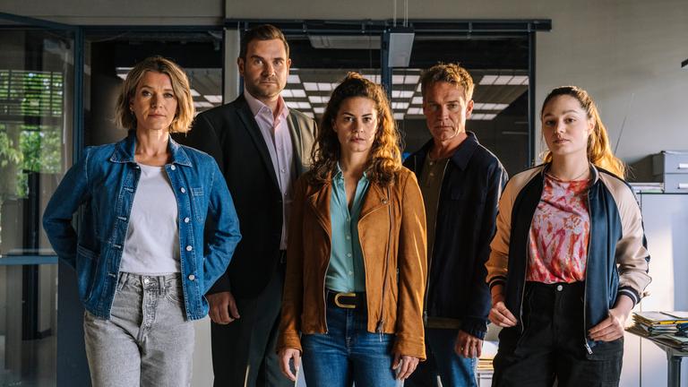 Das Ermittlerteam der SOKO Köln von links nach rechts: Vanessa Haas (Kerstin Landsmann), Jonas Fischer (Lukas Piloty), Lilly Funke (Tatjana Kästel), Matti Wagner (Pierre Besson), Amira Mahdi (Aylin Ravanyar)
