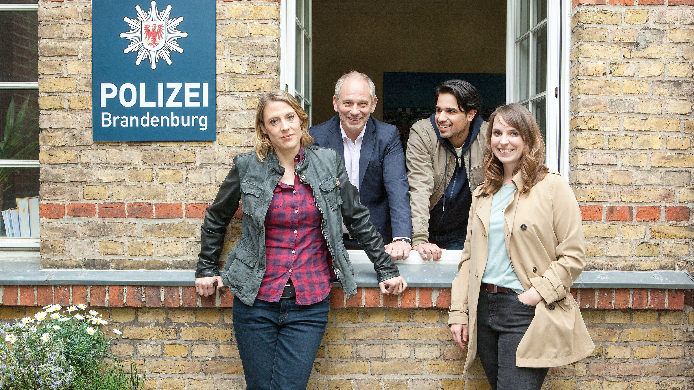 von links: Kriminalhauptkommissarin Tamara Meurer (Anja Pahl), Chef Bernhard Henschel (Michael Lott), Kriminalkommissar Samir Amari (Skandar Amini), Kriminalhauptkommissarin Luna Kunath (Caroline Erikson)