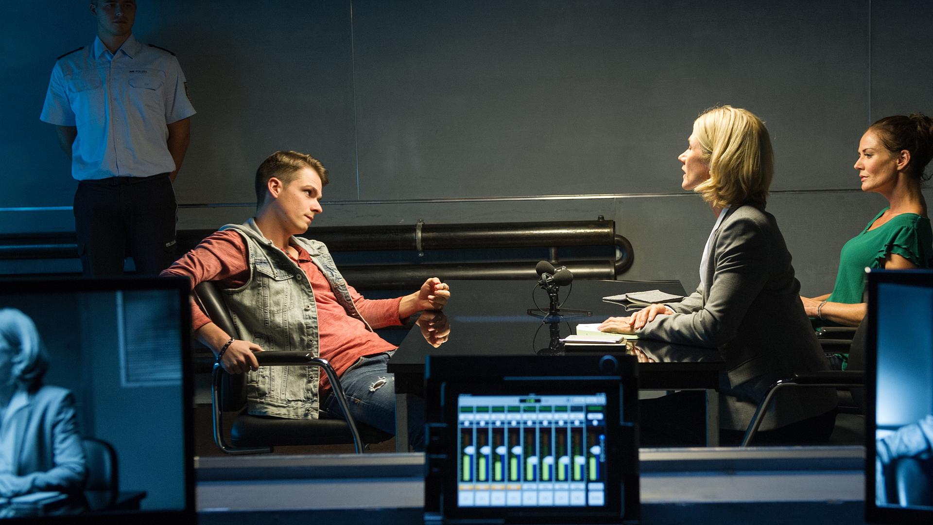 Marko Kramer (Marvin Linke), Martina Seiffert (Astrid M. Fünderich) und Selma Kirsch (Yve Burbach)