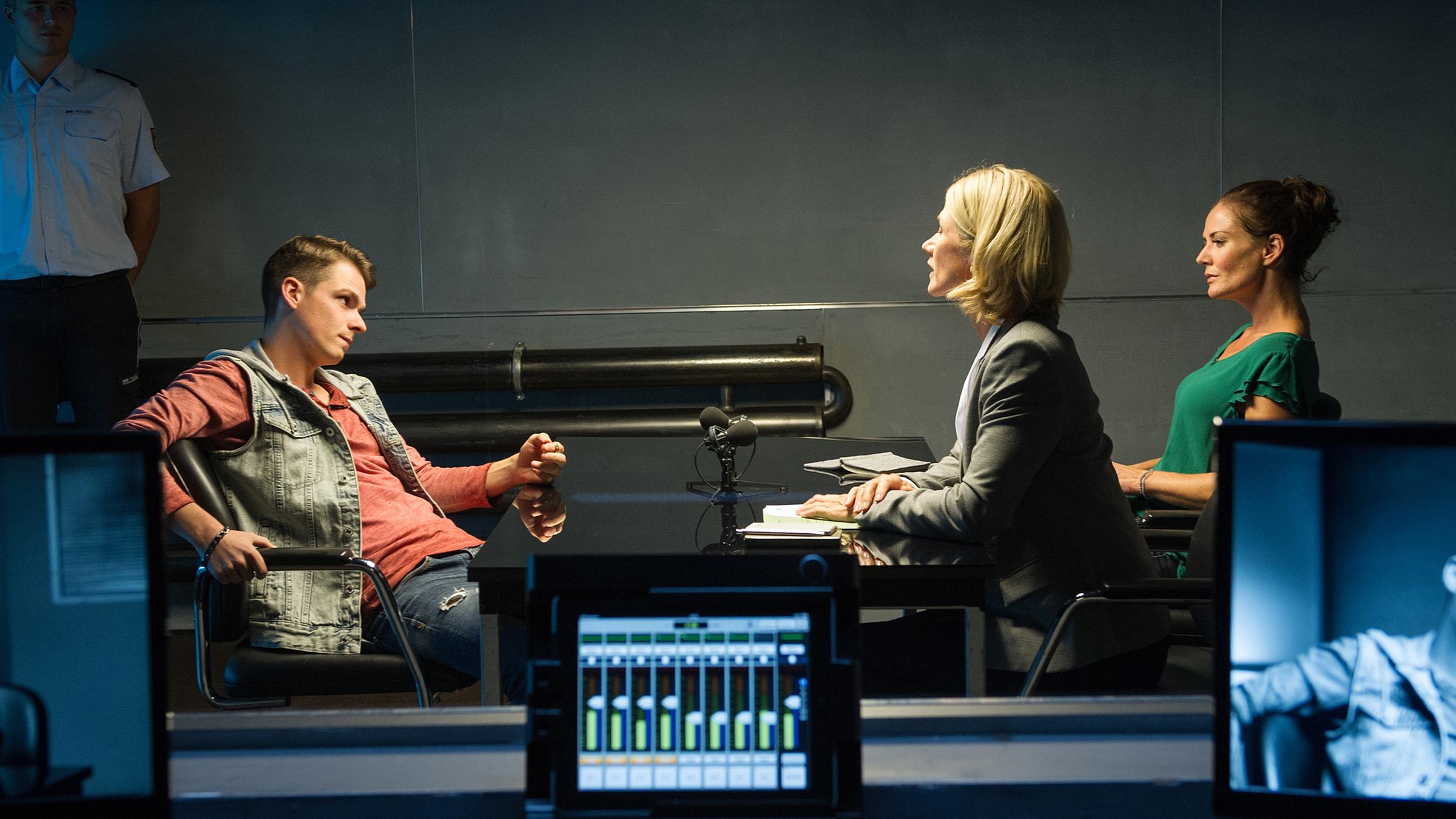 Marko Kramer (Marvin Linke), Martina Seiffert (Astrid M. Fünderich) und Selma Kirsch (Yve Burbach)