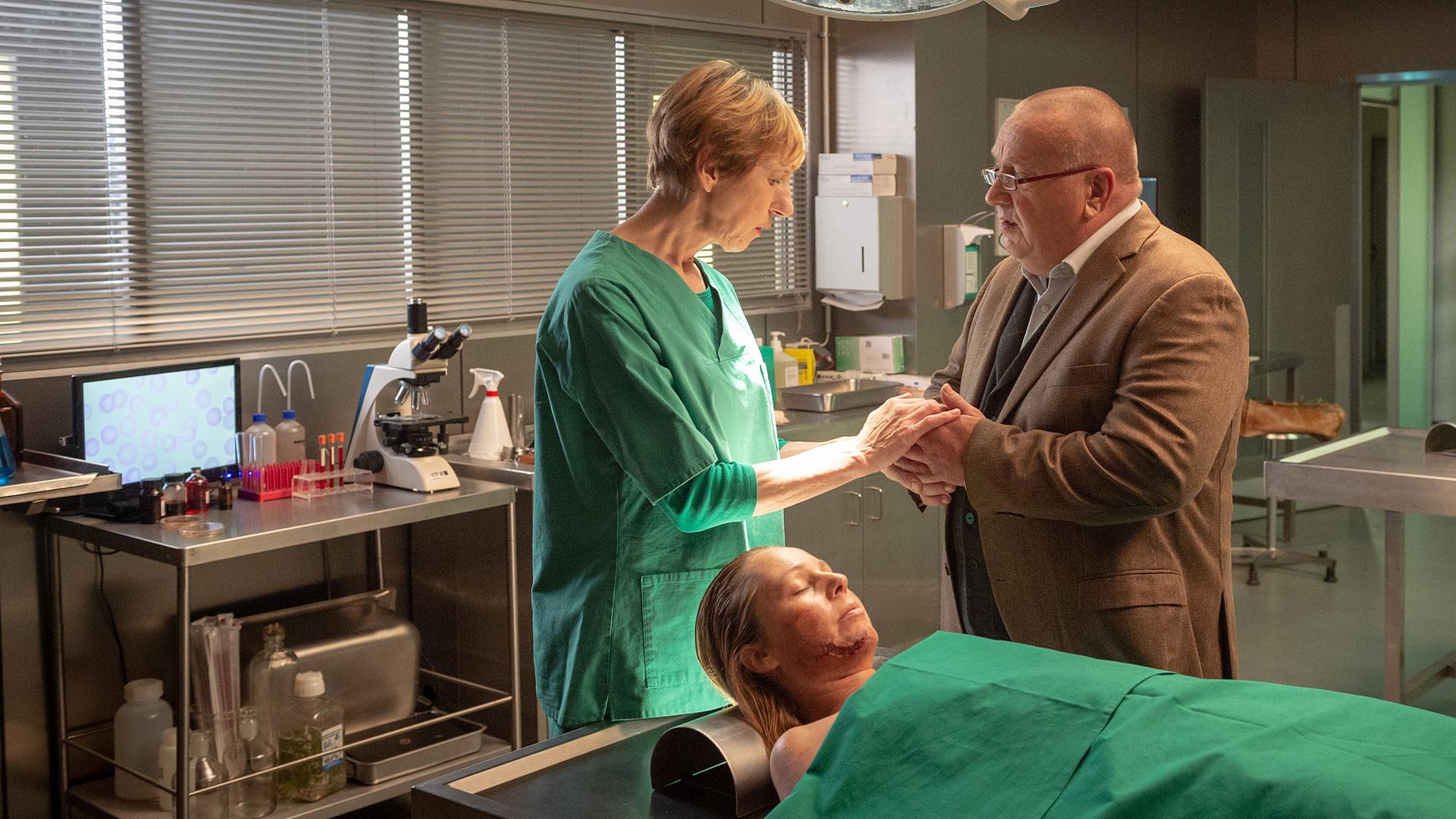 Helene (Katharina Blaschke), Antje Breede (Daniela Trittner) und  Reuter (Udo Kroschwald)