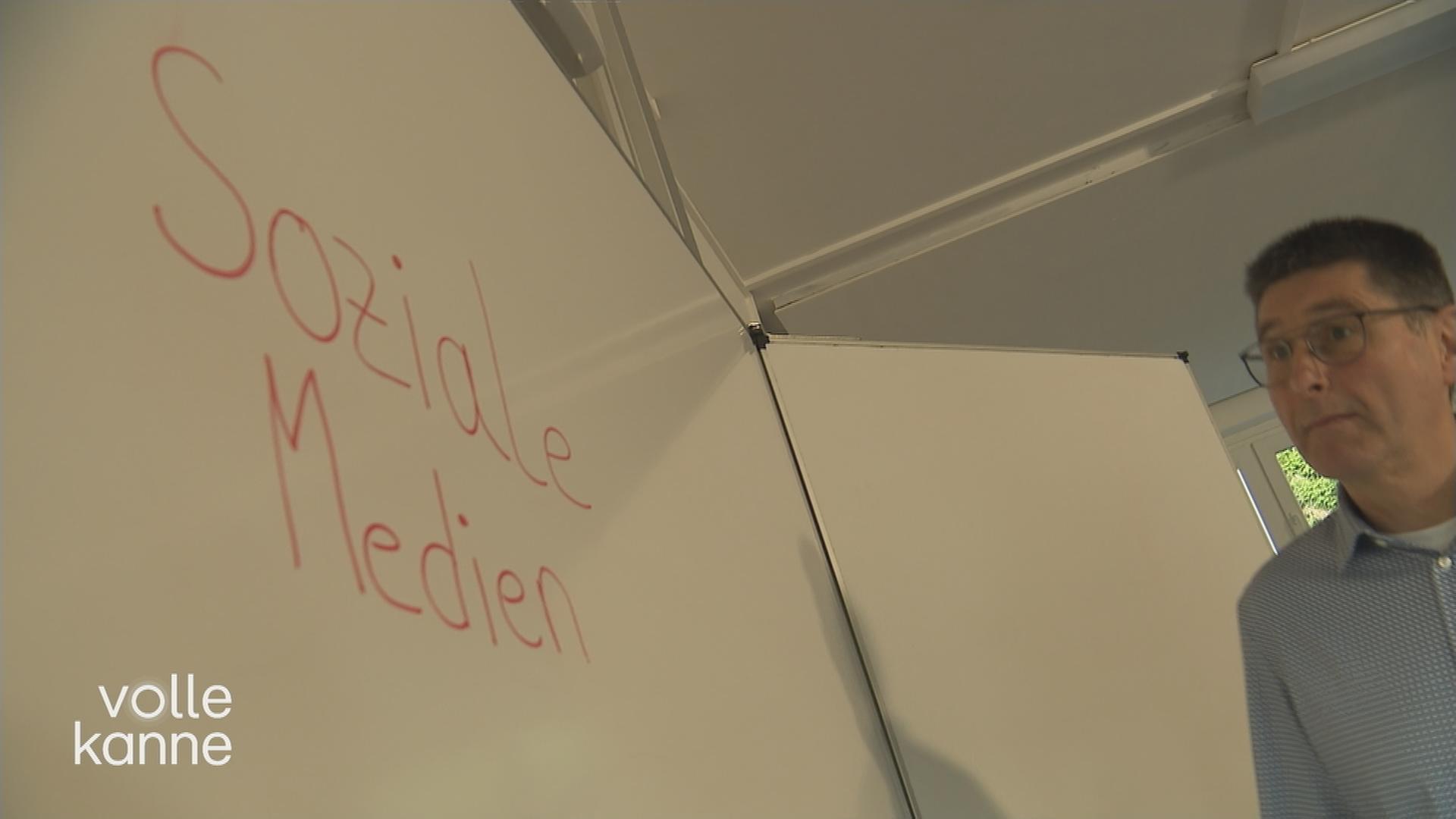 Schulleiter Dirk Braun spricht über das Social Media-Experiment