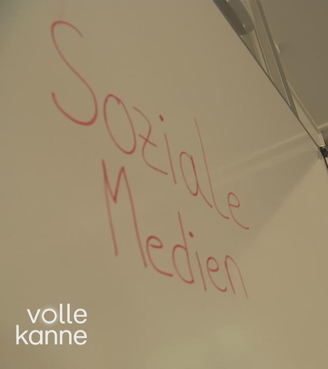 Schulleiter Dirk Braun spricht über das Social Media-Experiment