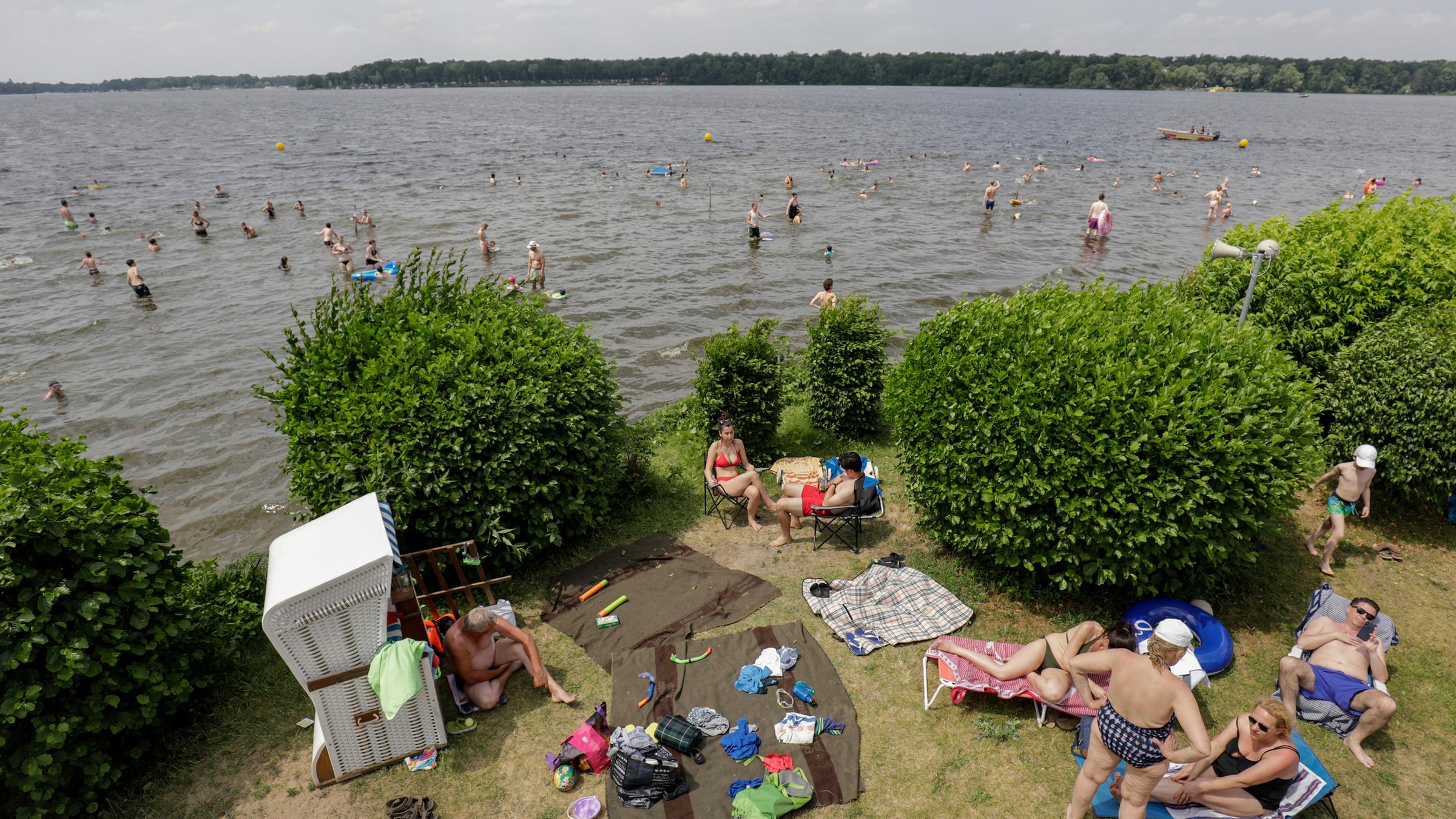 ZDF.reportage: Baden, Grillen, Träumen -  Sommer zu Hause