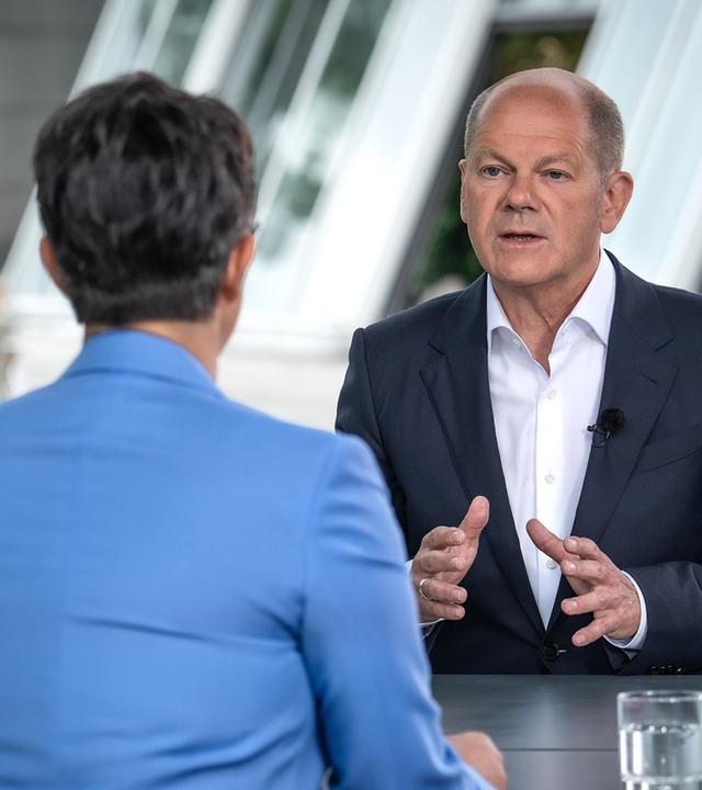 Shakuntala Banerjee, Olaf Scholz