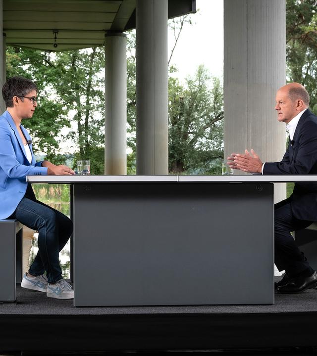 Shakuntala Banerjee, Olaf Scholz