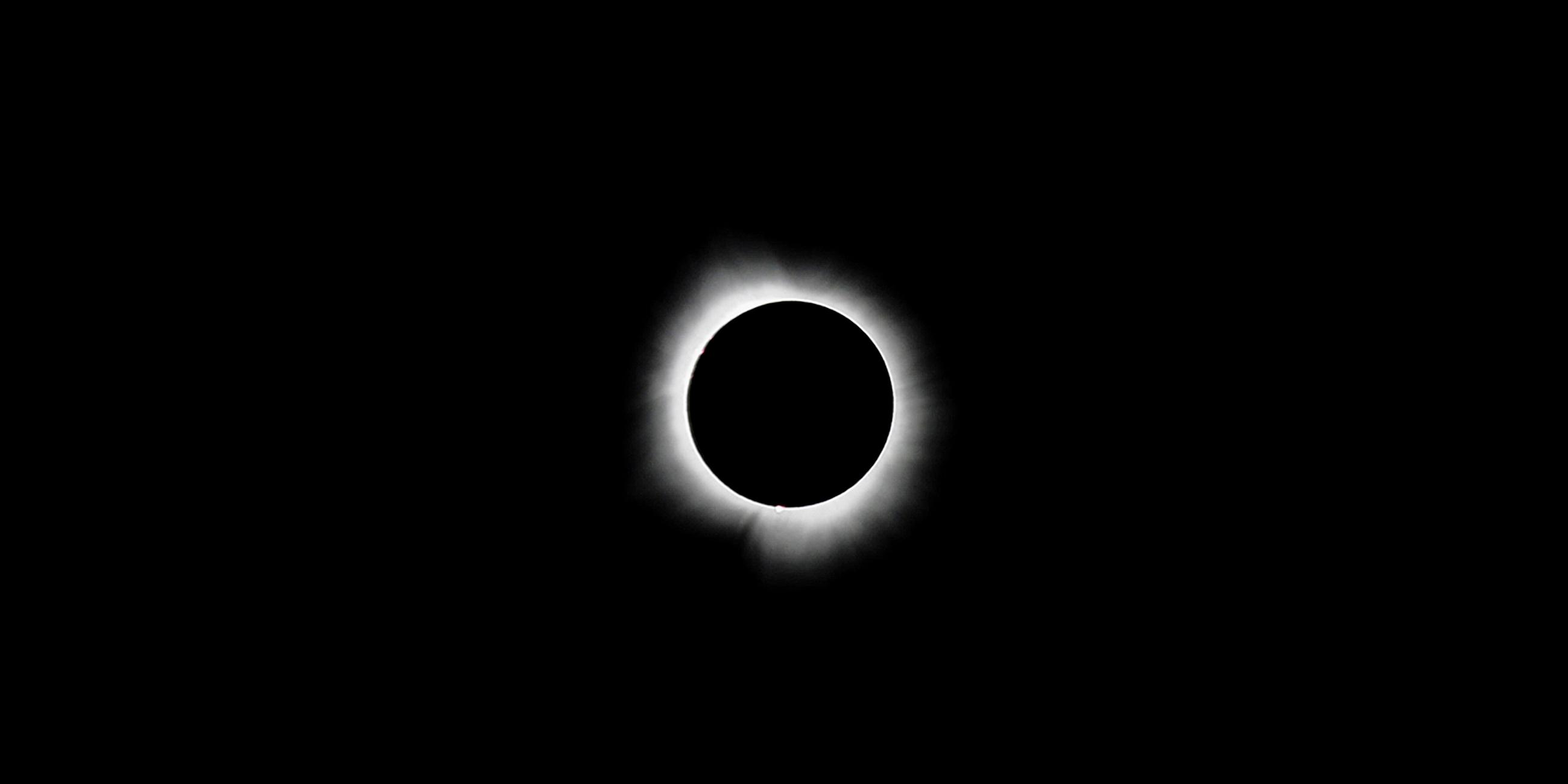 Archiv, 08.04.2024, USA, Sikeston: Der Mond verdeckt die Sonne während einer totalen Sonnenfinsternis.