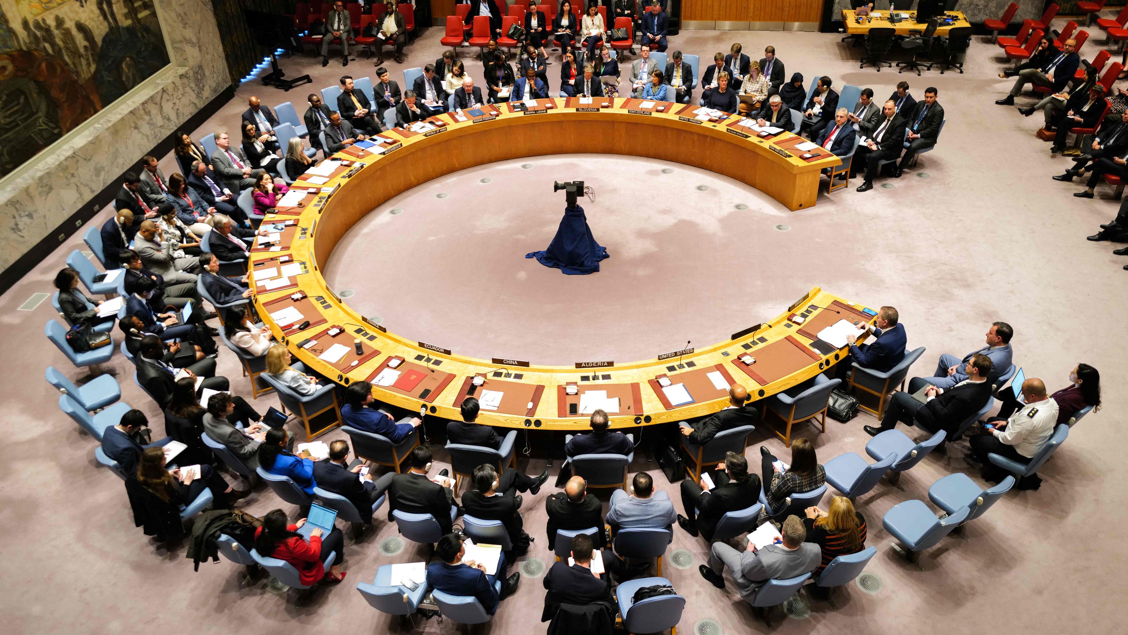 Der UN-Sicherheitsrat von oben bei einem Treffen zur Besprechung der aktuellen Lage im Nahen Osten