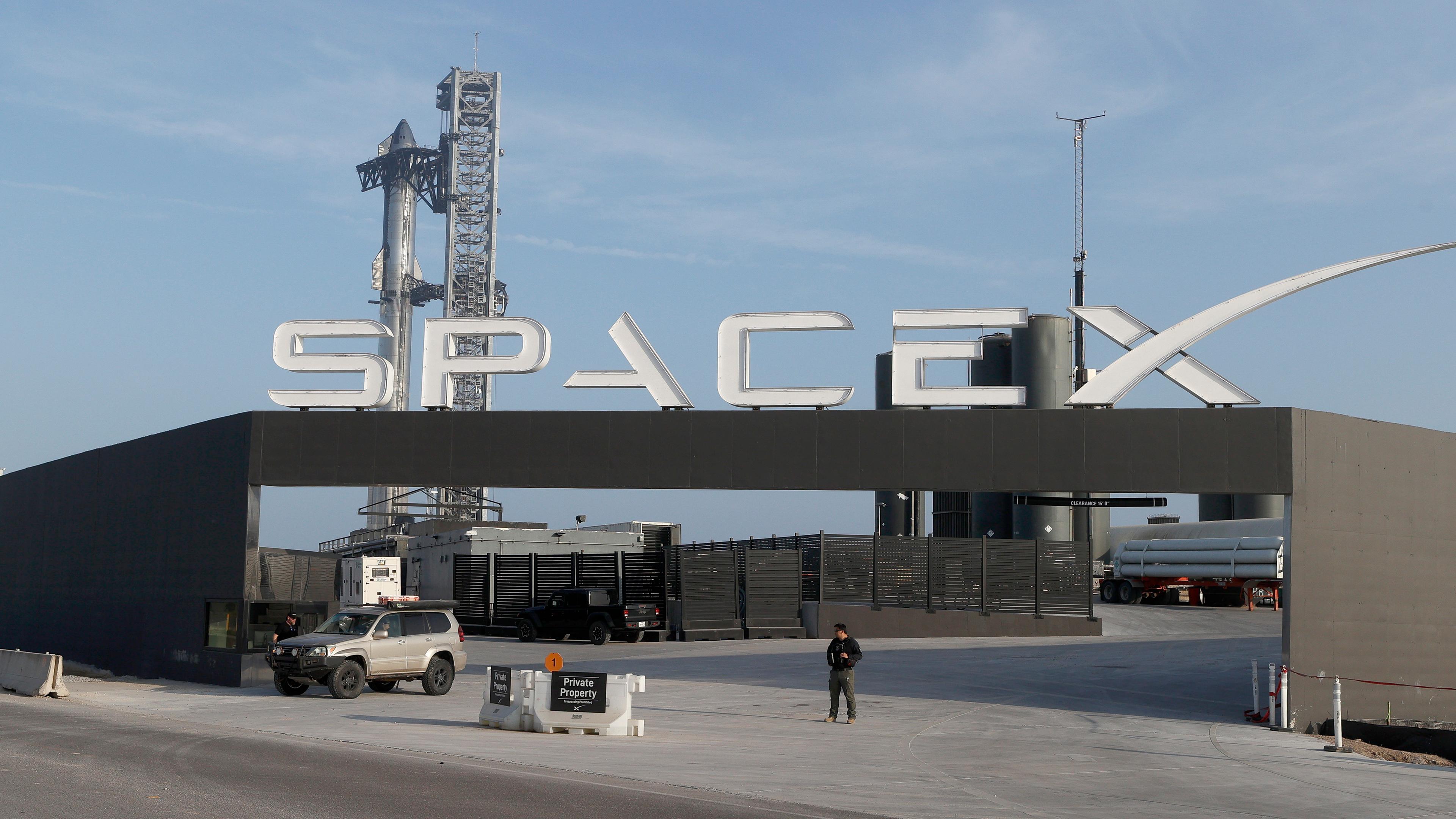 Eine allgemeine Ansicht des Eintritts zu SpaceX auf der Starbase in Boca Chica, Texas, USA, am 13. 03. 2024. 