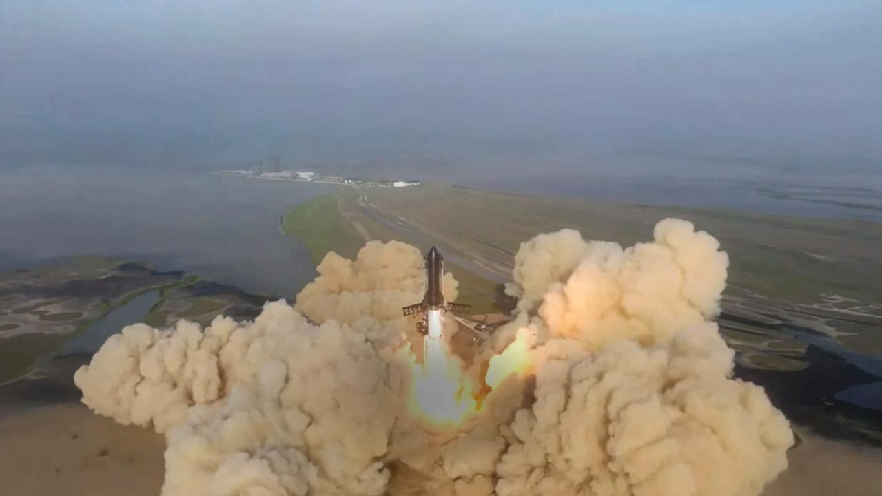 SpaceX: Starship-Rakete explodiert bei erstem Testflug - ZDFheute