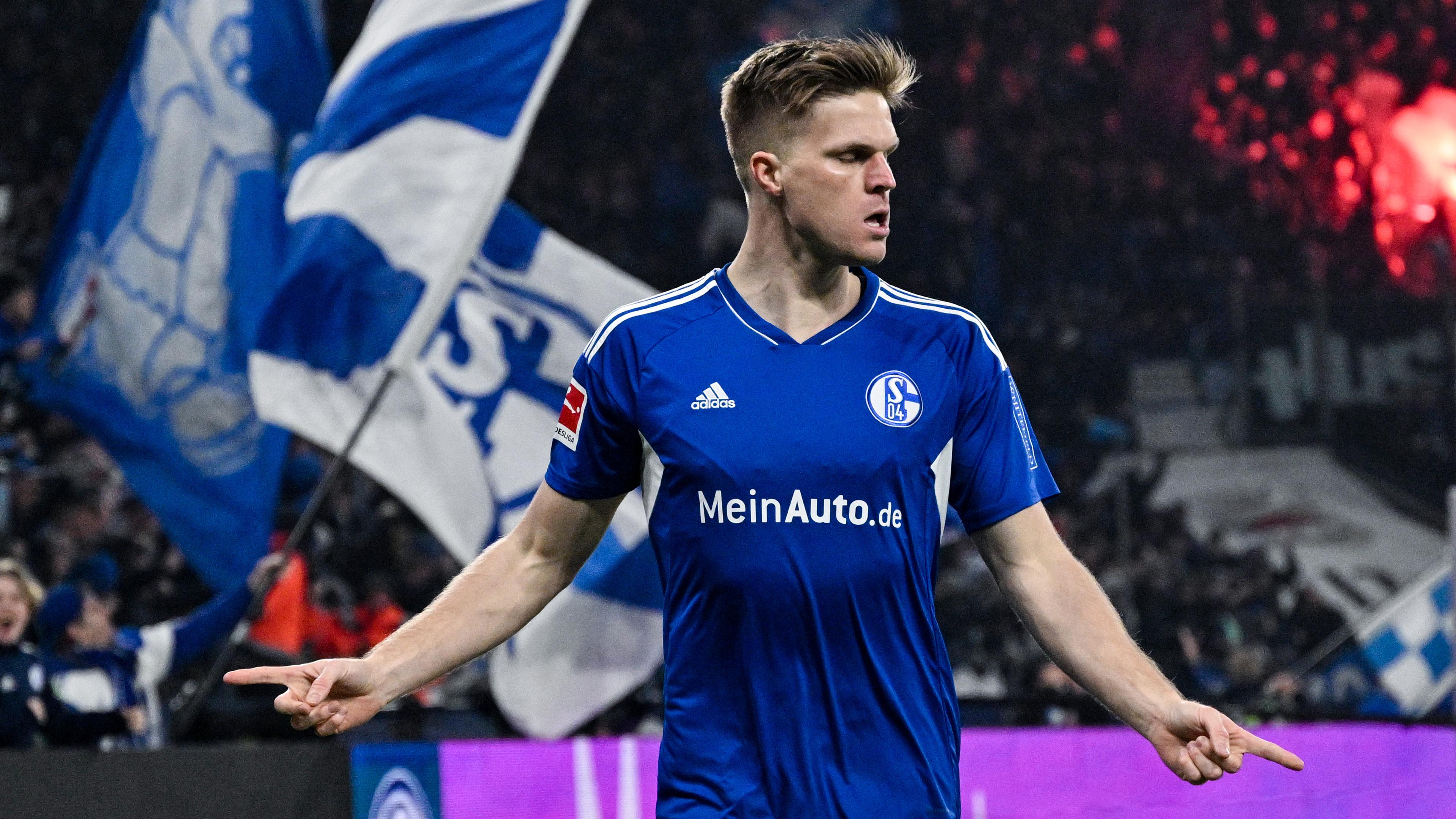 Schalkes Marius Bülter jubelt über seinen Treffer am 24. Spieltag 