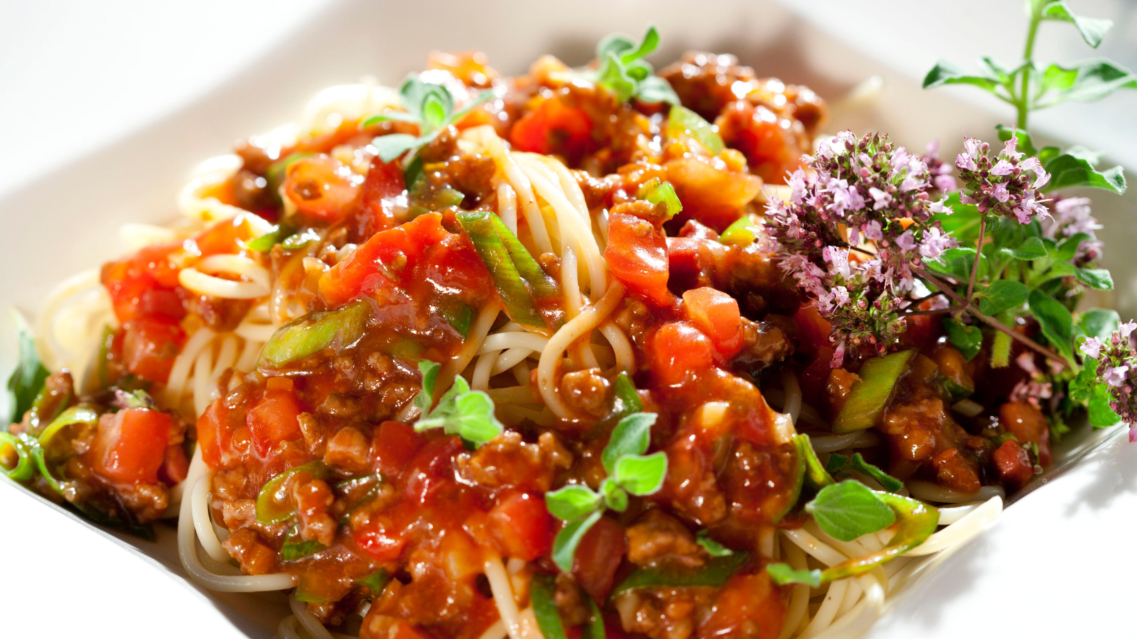 Spaghetti Mit Lamm Gemusebolognese Von Armin Rossmeier Zdfmediathek