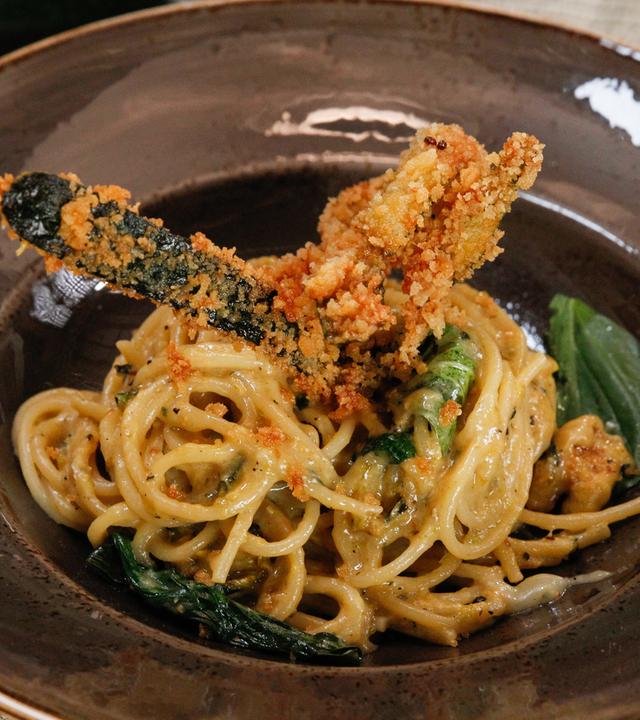 Spaghetti alla Nerano auf einem tiefen Teller