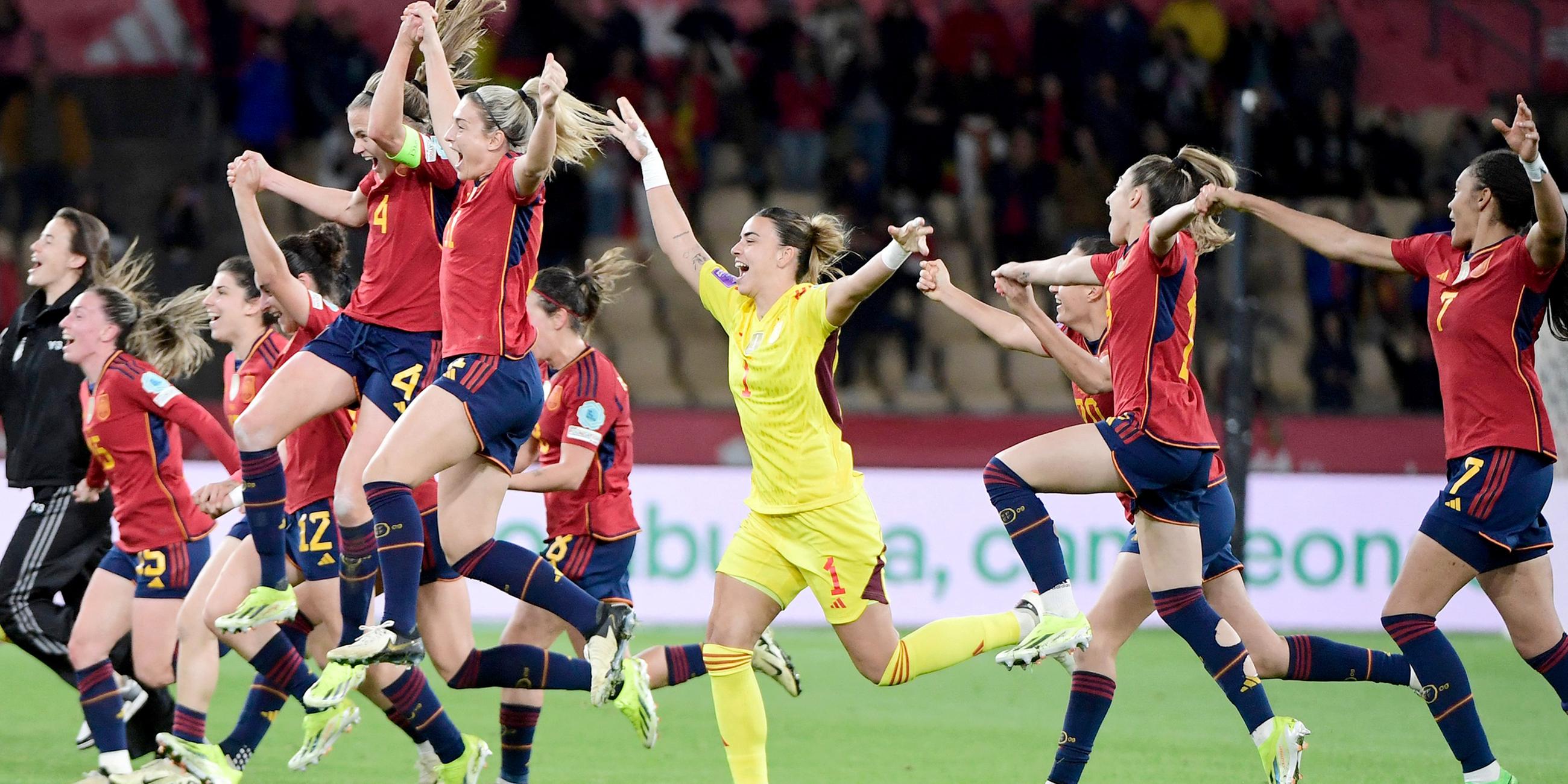 Spanien feiert den Sieg im Finale der UEFA Women’s Nations League.